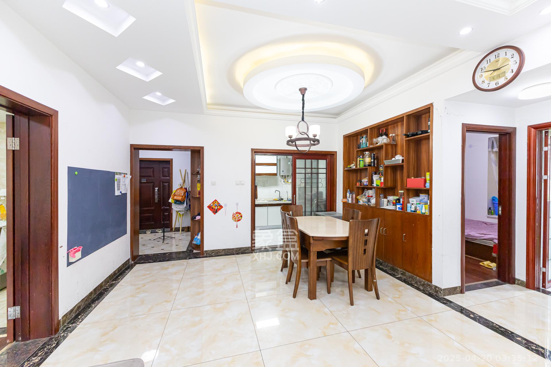 名家翡翠花园 1室2厅1卫 120.0万 名家翡翠花园 1室2厅1卫 120.0万客厅