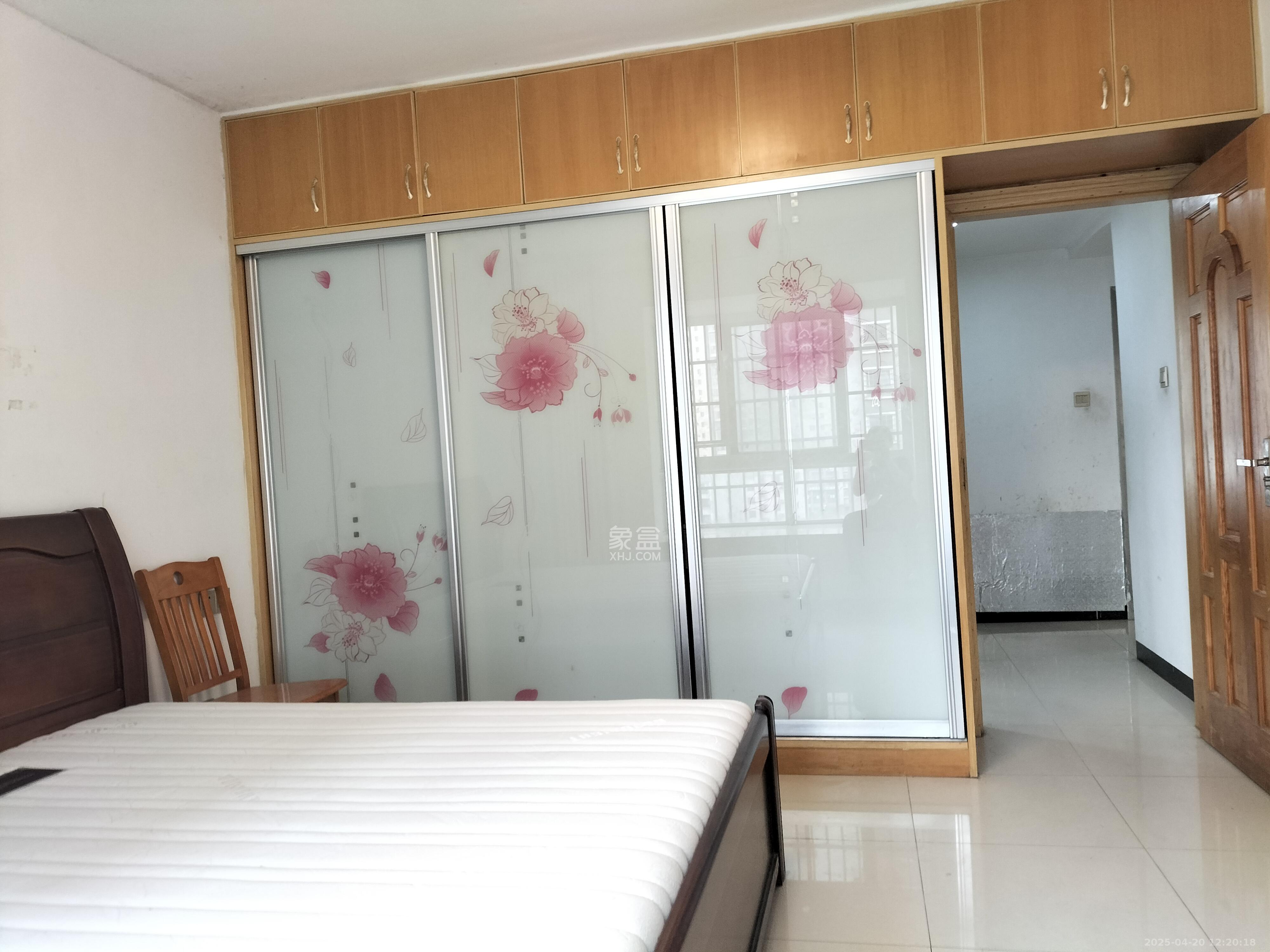 骑龙安置小区  2室1厅1卫   1580.00元/月室内图