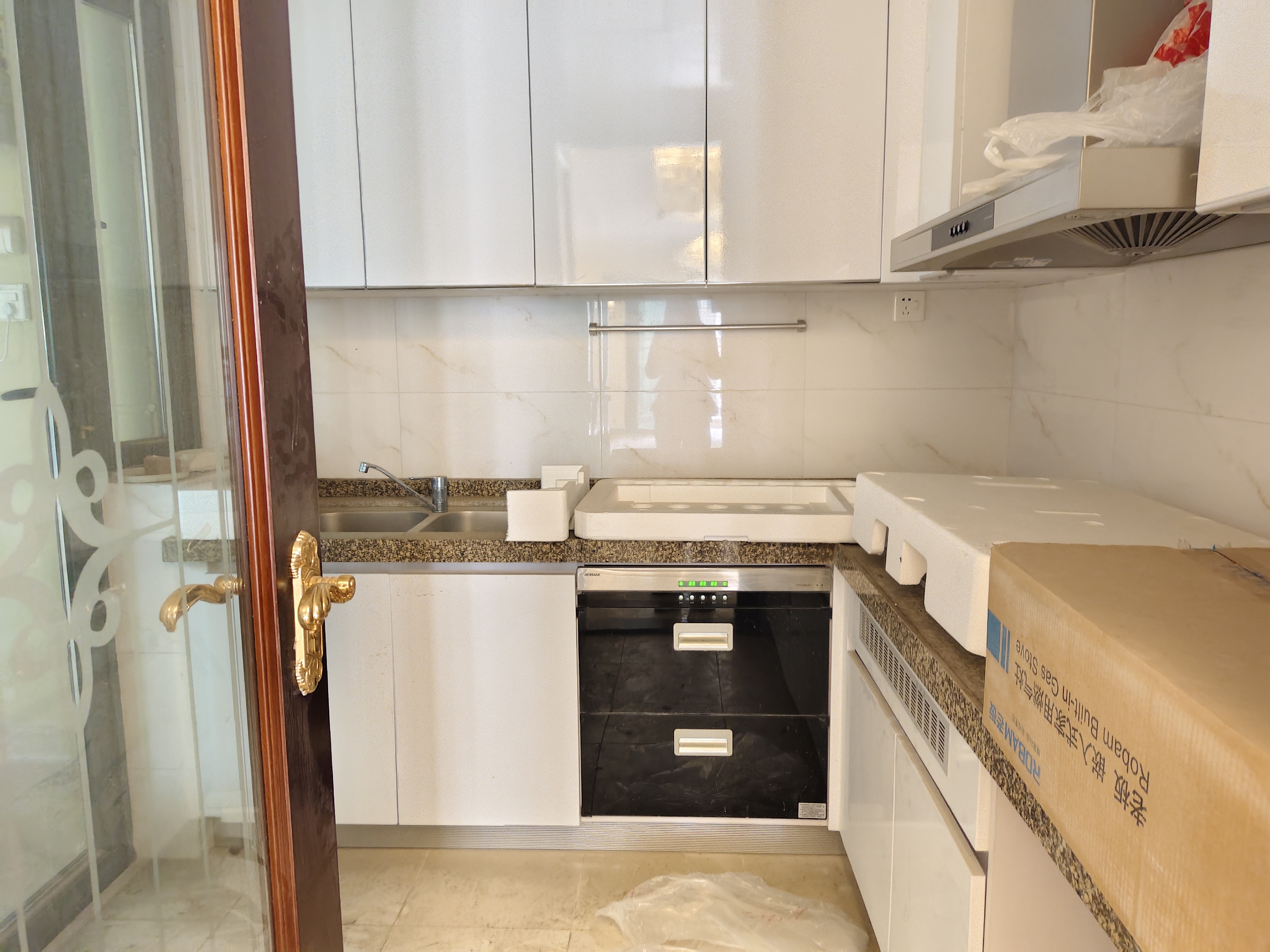 恒大绿洲 3室2厅2卫 1300.0元/月 恒大绿洲 3室2厅2卫 1300.0元/月室内图