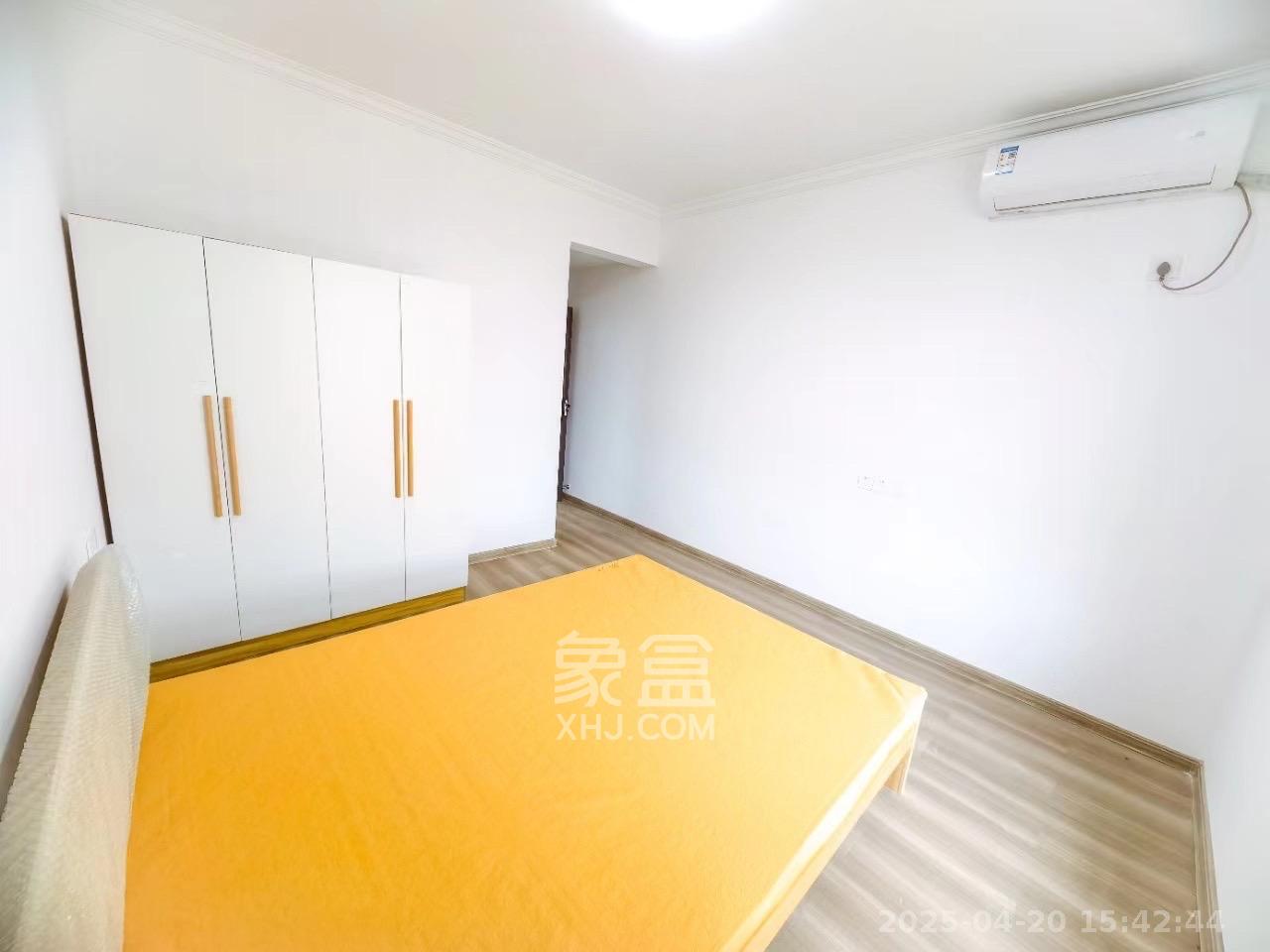 绿地新都会  3室2厅2卫   2300.00元/月室内图