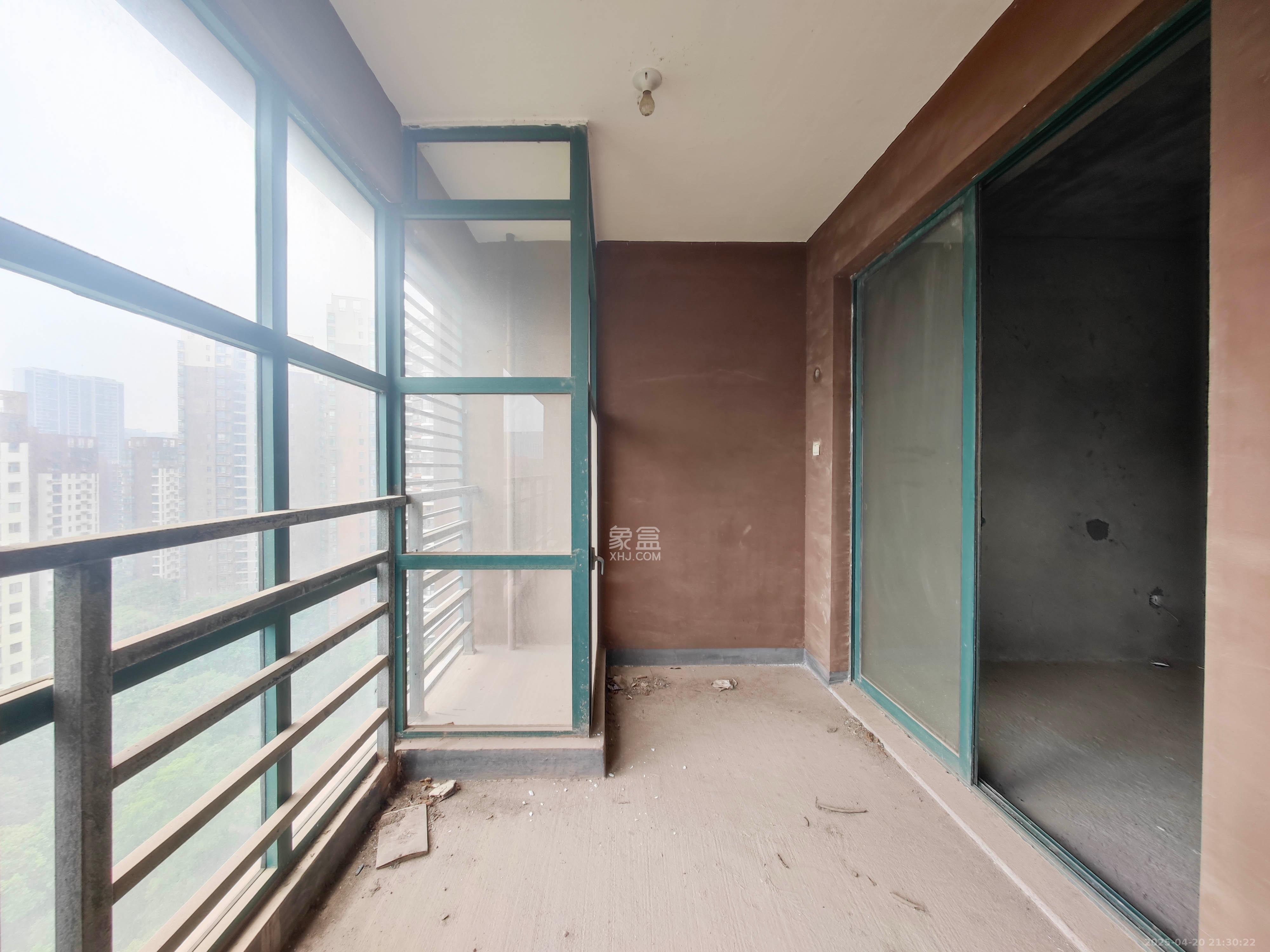 华盛世纪新城 4室2厅2卫 155.0万 华盛世纪新城 4室2厅2卫 155.0万阳台