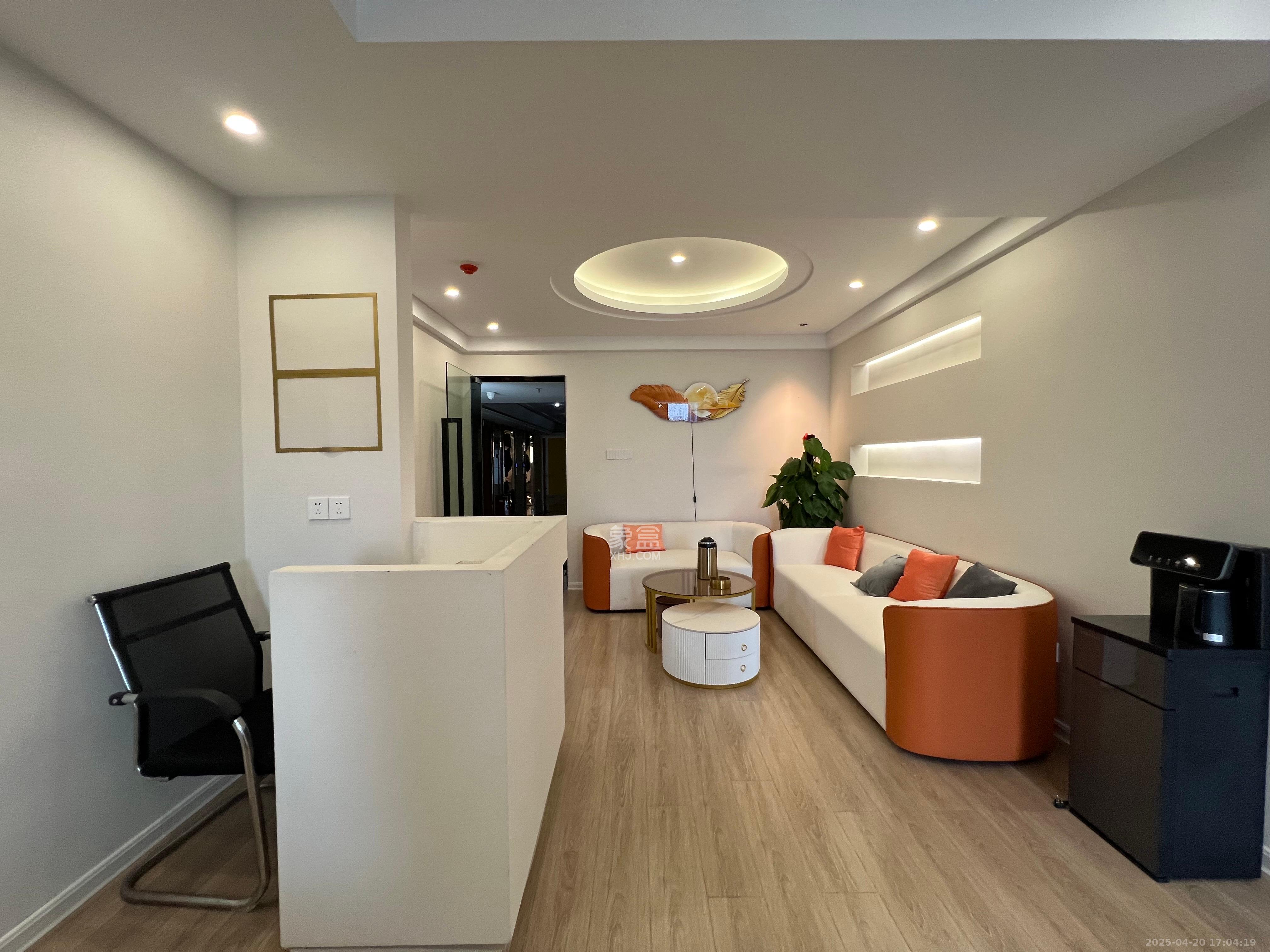 长房中庭国际(东郡华蓉广场) 5室2厅1卫 6800.0元/月 长房中庭国际(东郡华蓉广场) 5室2厅1卫 6800.0元/月室内图