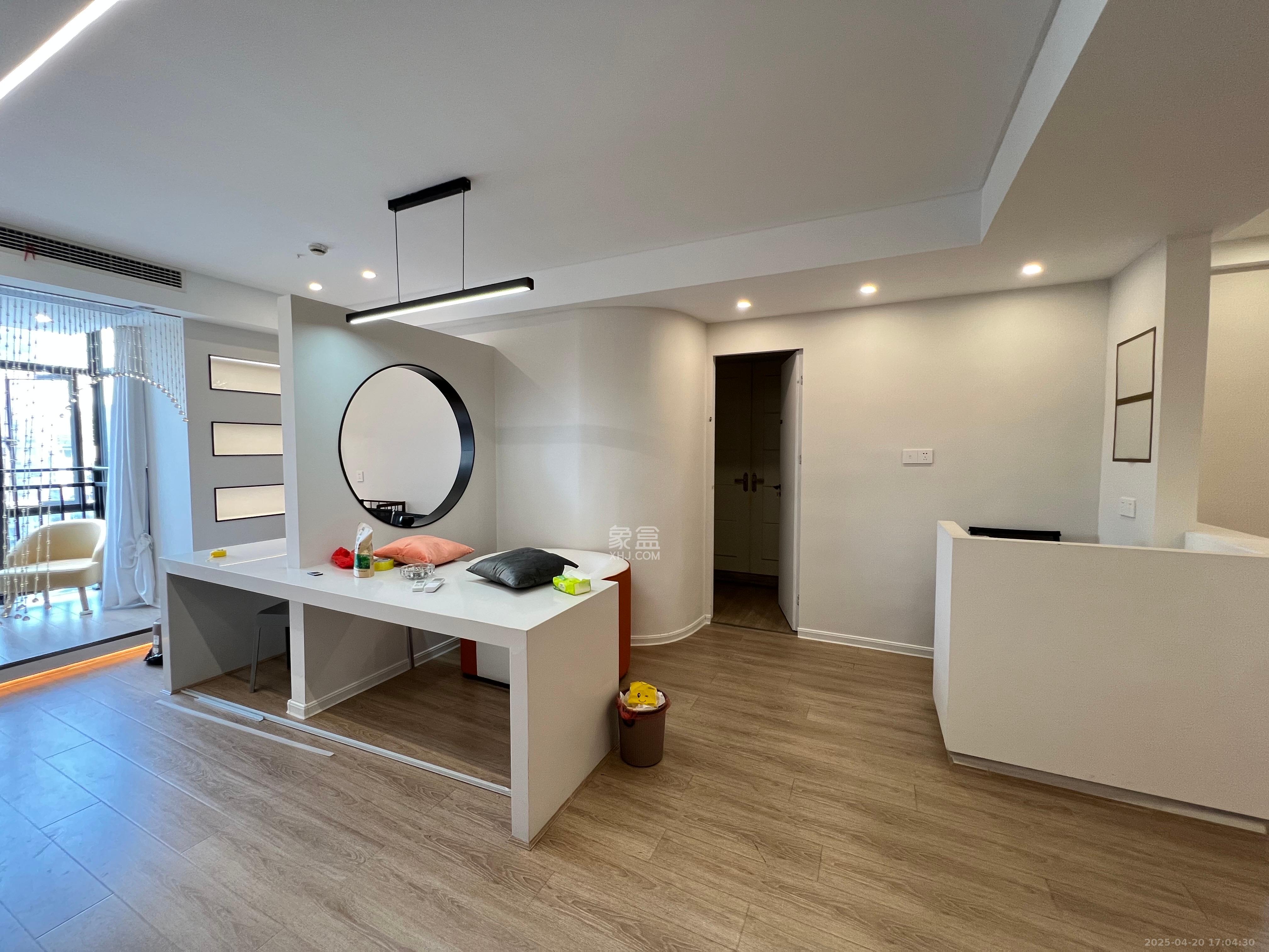 长房中庭国际(东郡华蓉广场) 5室2厅1卫 6800.0元/月 长房中庭国际(东郡华蓉广场) 5室2厅1卫 6800.0元/月室内图