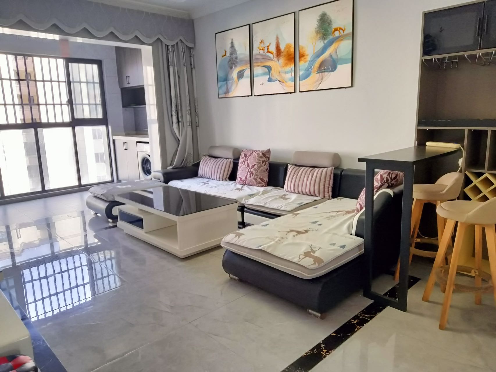 绿地城逸园 3室2厅2卫 138.0万 绿地城逸园 3室2厅2卫 138.0万客厅