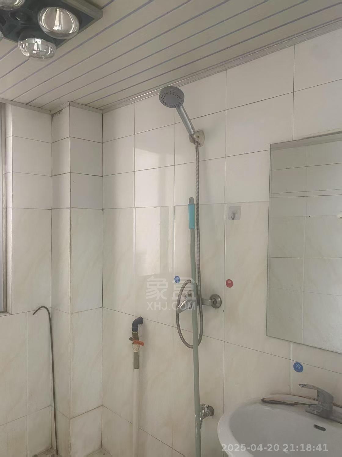 天顺楼  2室2厅1卫    1500.0元/月 天顺楼  2室2厅1卫    1500.0元/月室内图