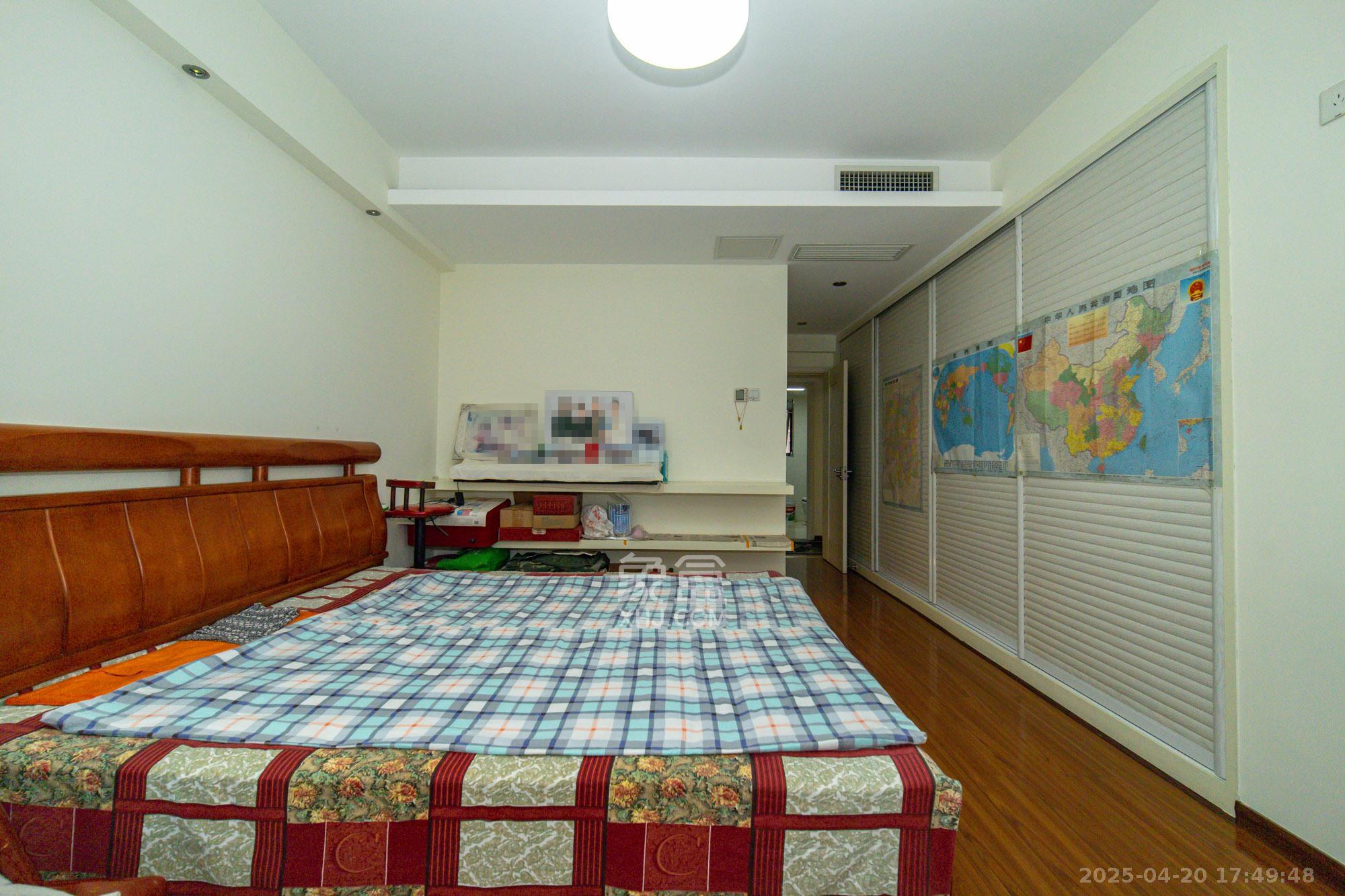 华润凤凰城一期 4室2厅2卫 96.0万 华润凤凰城一期 4室2厅2卫 96.0万卧室