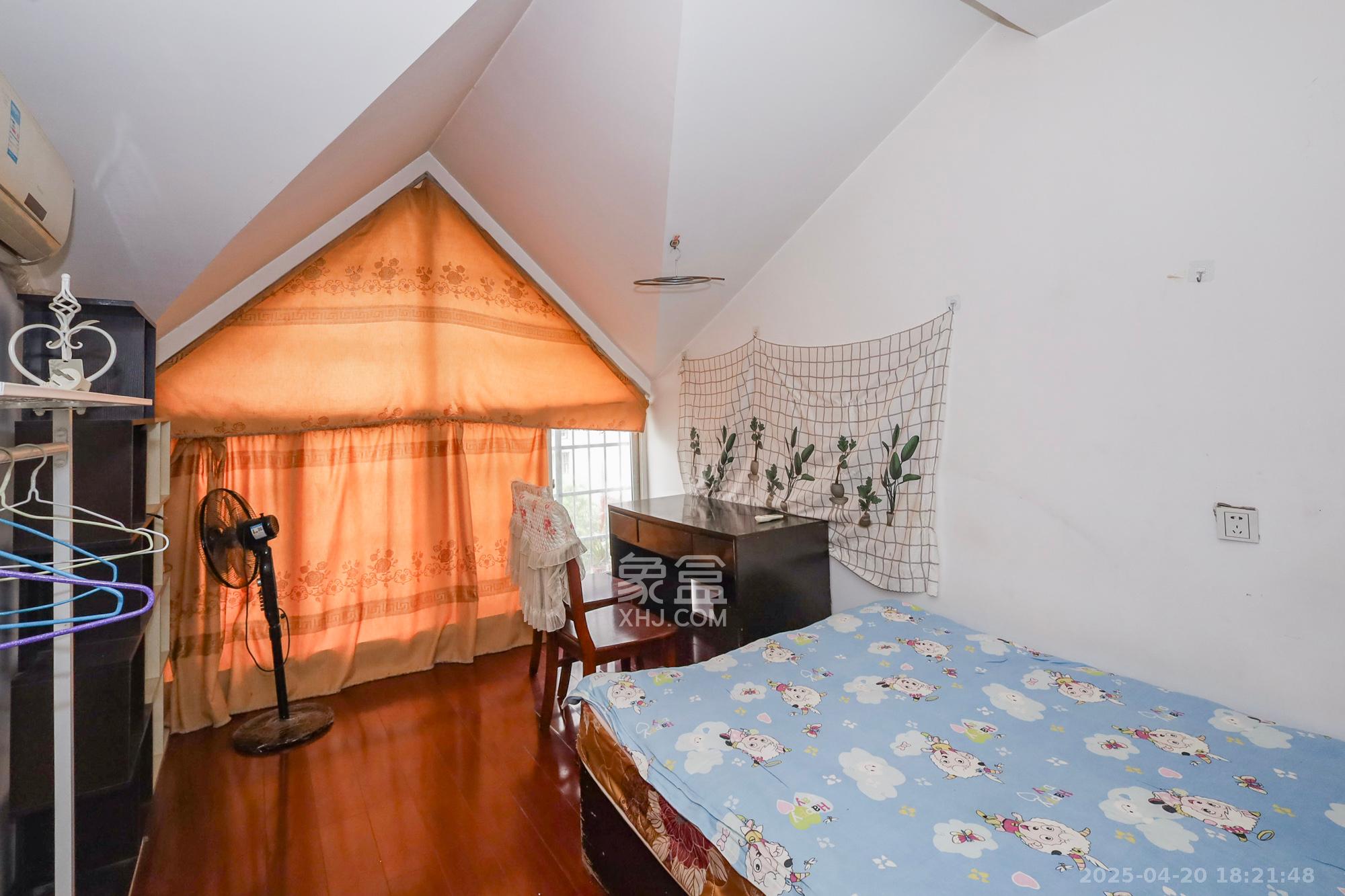 好家园  4室2厅2卫    56.0万卧室