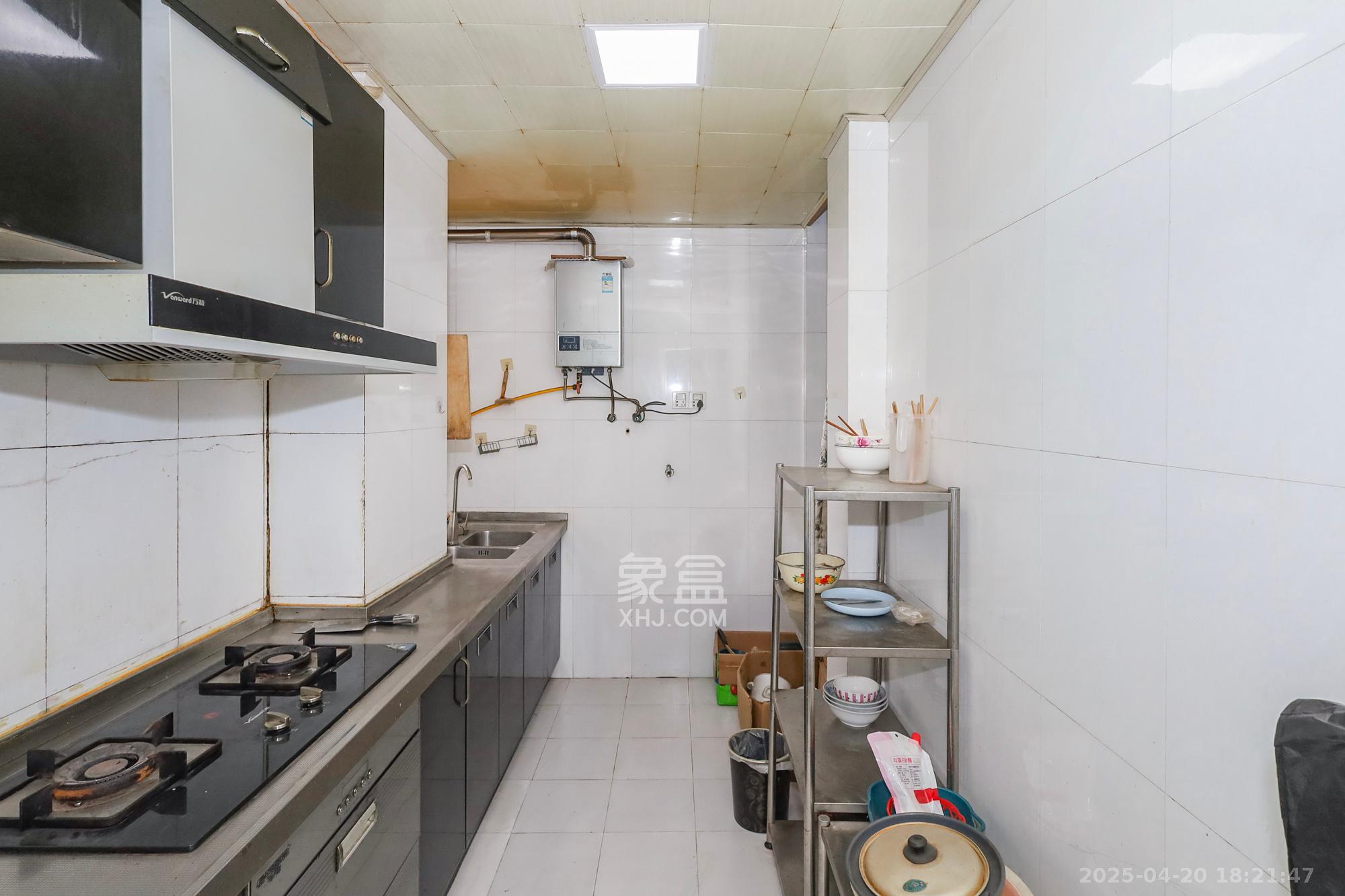 好家园  4室2厅2卫    56.0万厨房