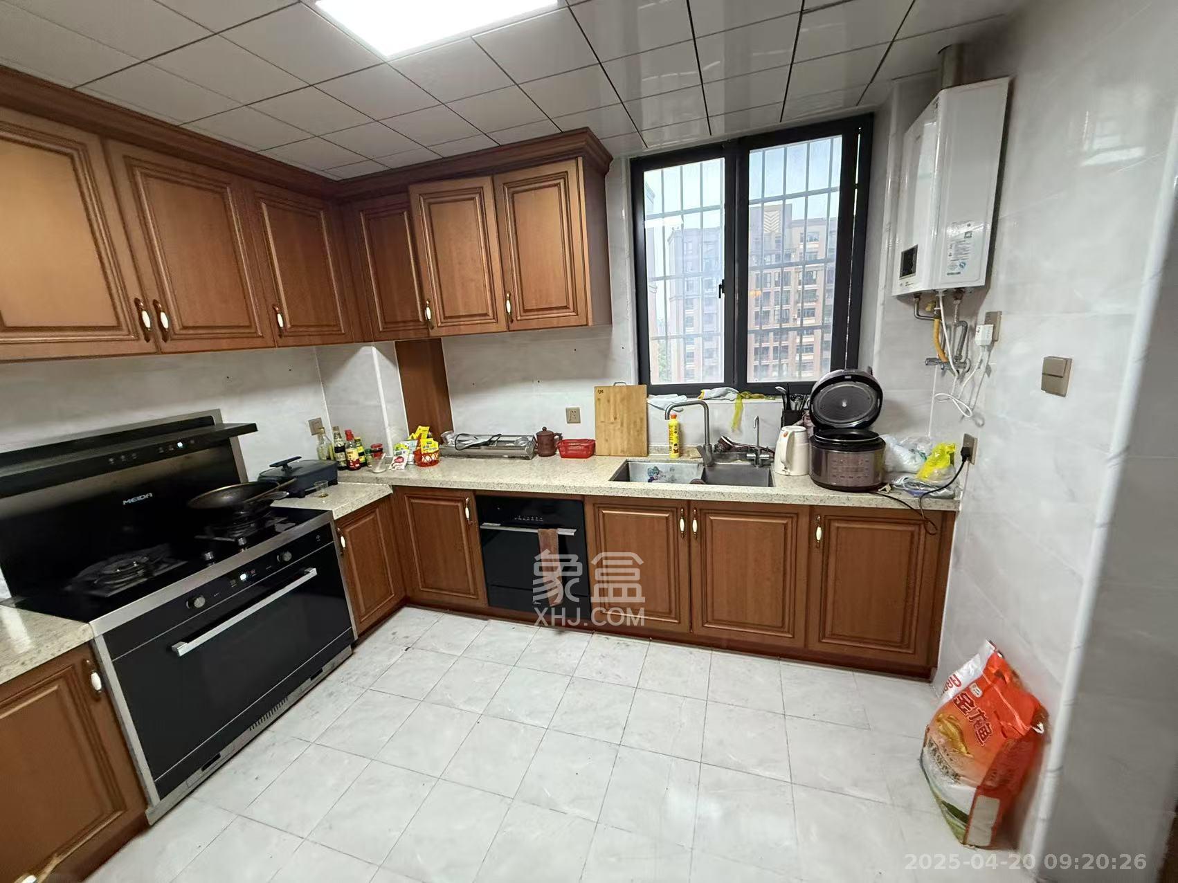 山水嘉园 5室2厅3卫 3000.0元/月 山水嘉园 5室2厅3卫 3000.0元/月室内图