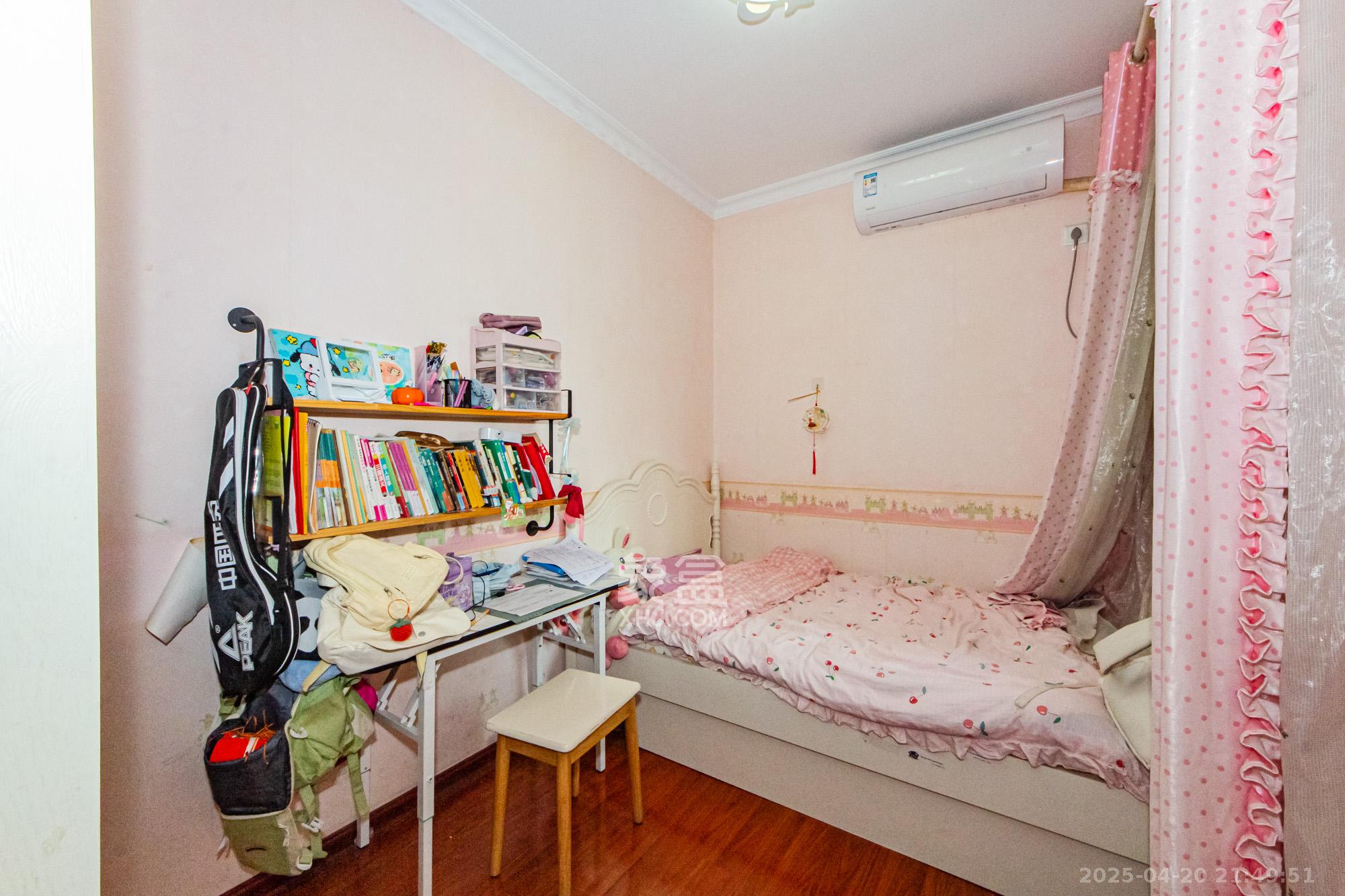 万国城(当代满庭春MOMA)三期 3室2厅1卫 81.0万 万国城(当代满庭春MOMA)三期 3室2厅1卫 81.0万卧室