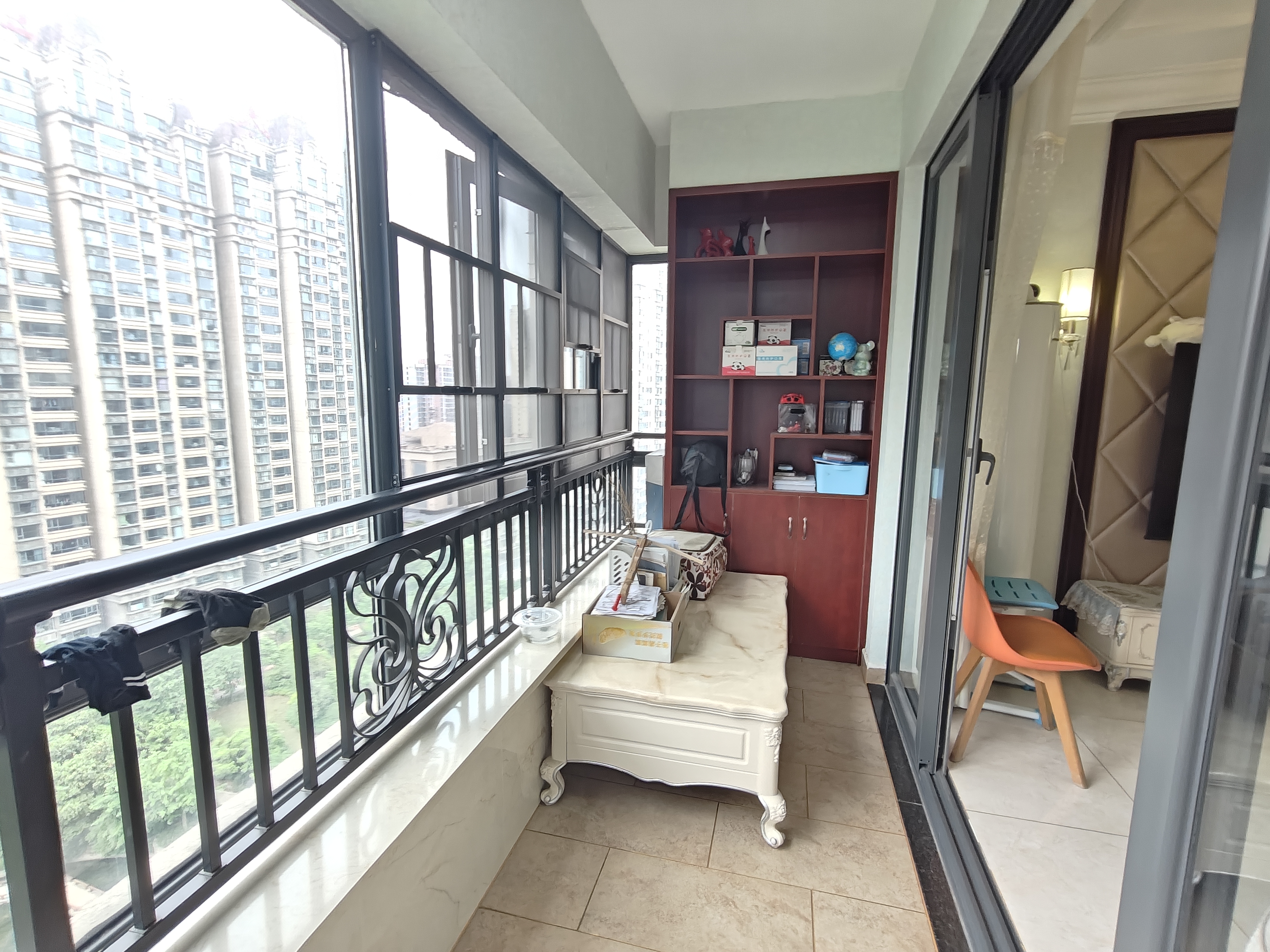 恒大华府 3室2厅2卫 2300.0元/月 恒大华府 3室2厅2卫 2300.0元/月室内图