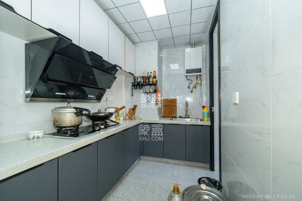 星湖湾二期高层 3室2厅1卫 79.8万 星湖湾二期高层 3室2厅1卫 79.8万厨房