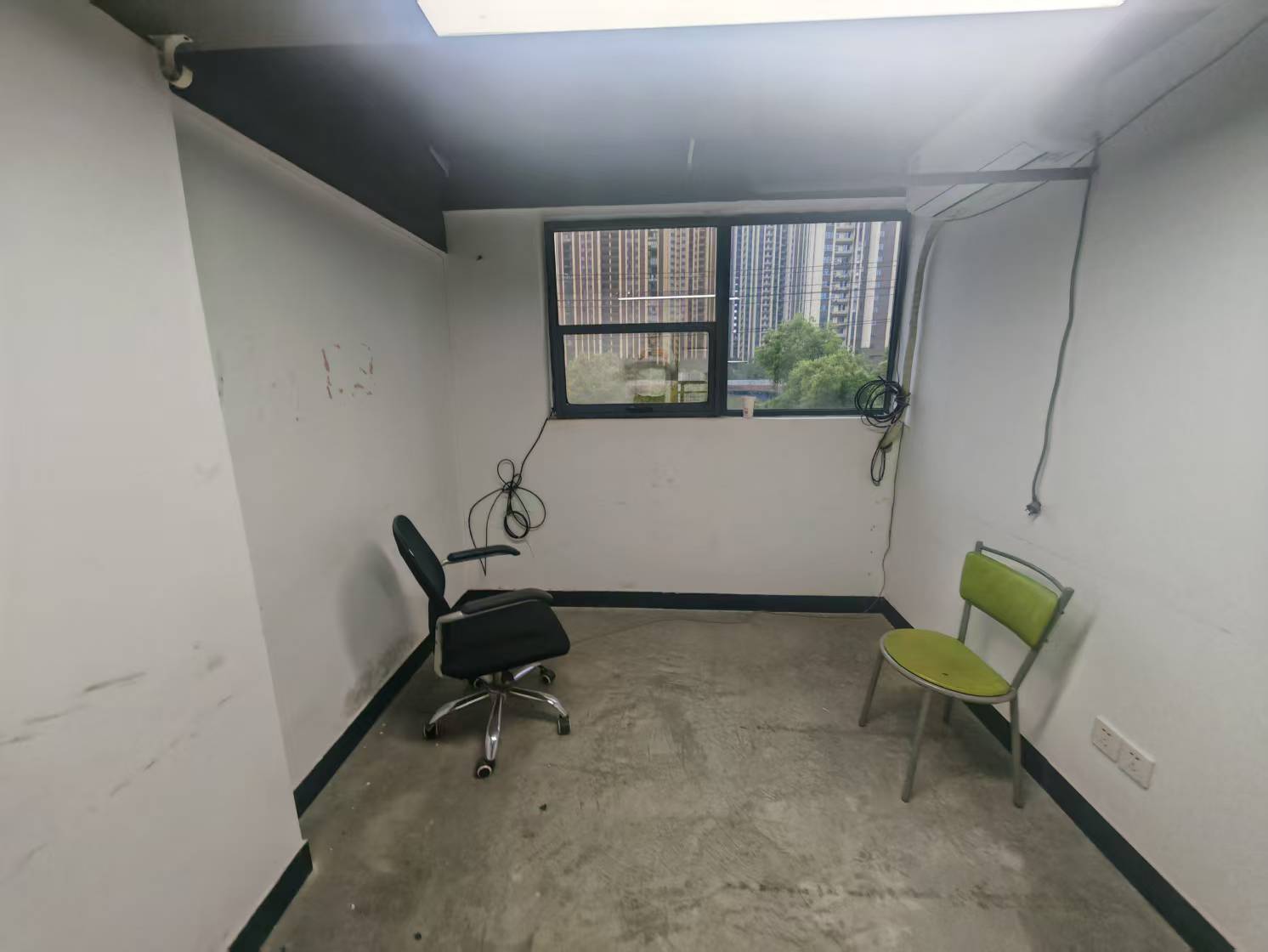 桃花缘 1室1厅1卫 3500.0元/月 桃花缘 1室1厅1卫 3500.0元/月室内图