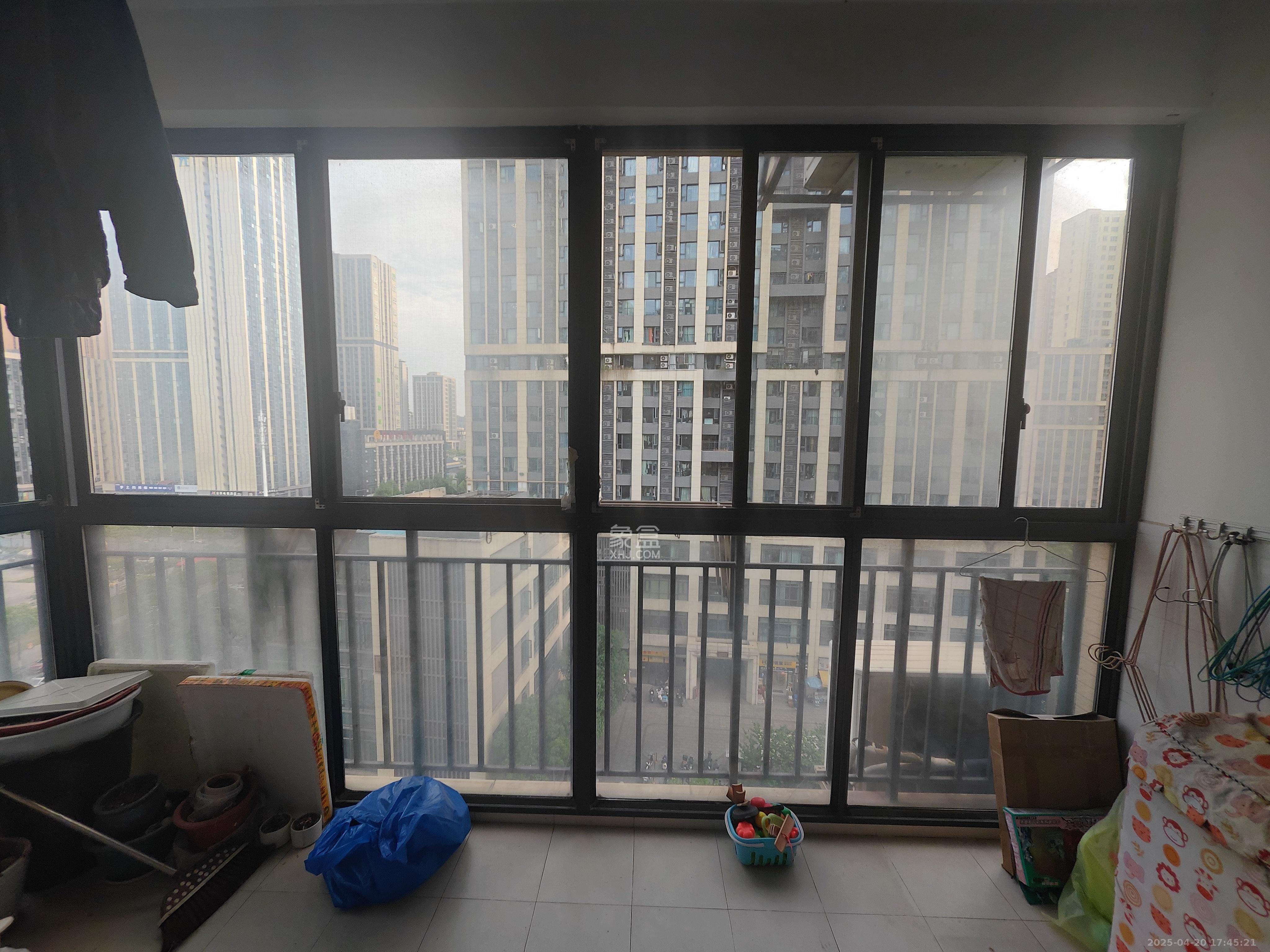 泊爱蓝湾 3室2厅2卫 3200.0元/月 泊爱蓝湾 3室2厅2卫 3200.0元/月室内图