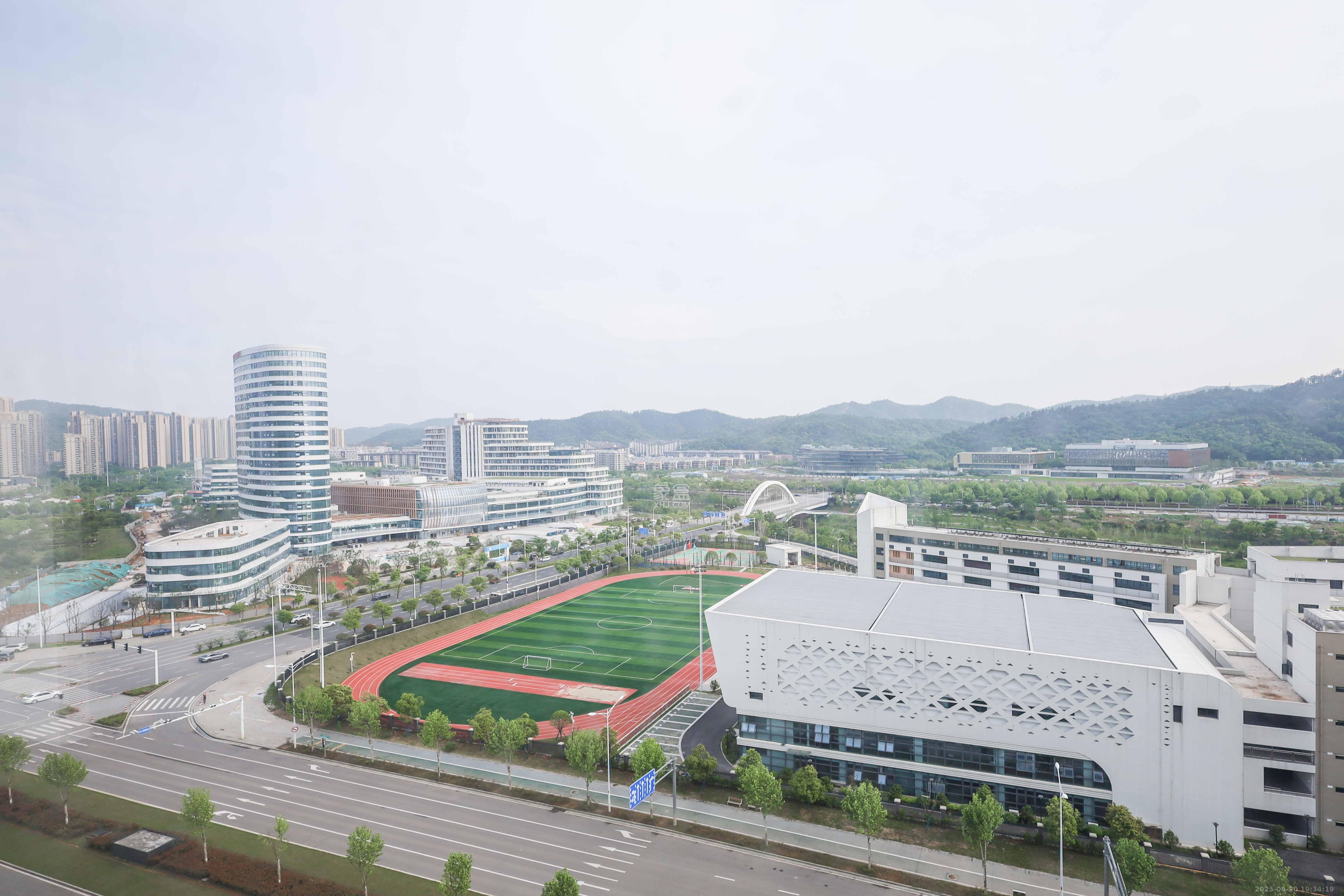 绿城招商桂语雲峯  4室2厅2卫   302.00万阳台