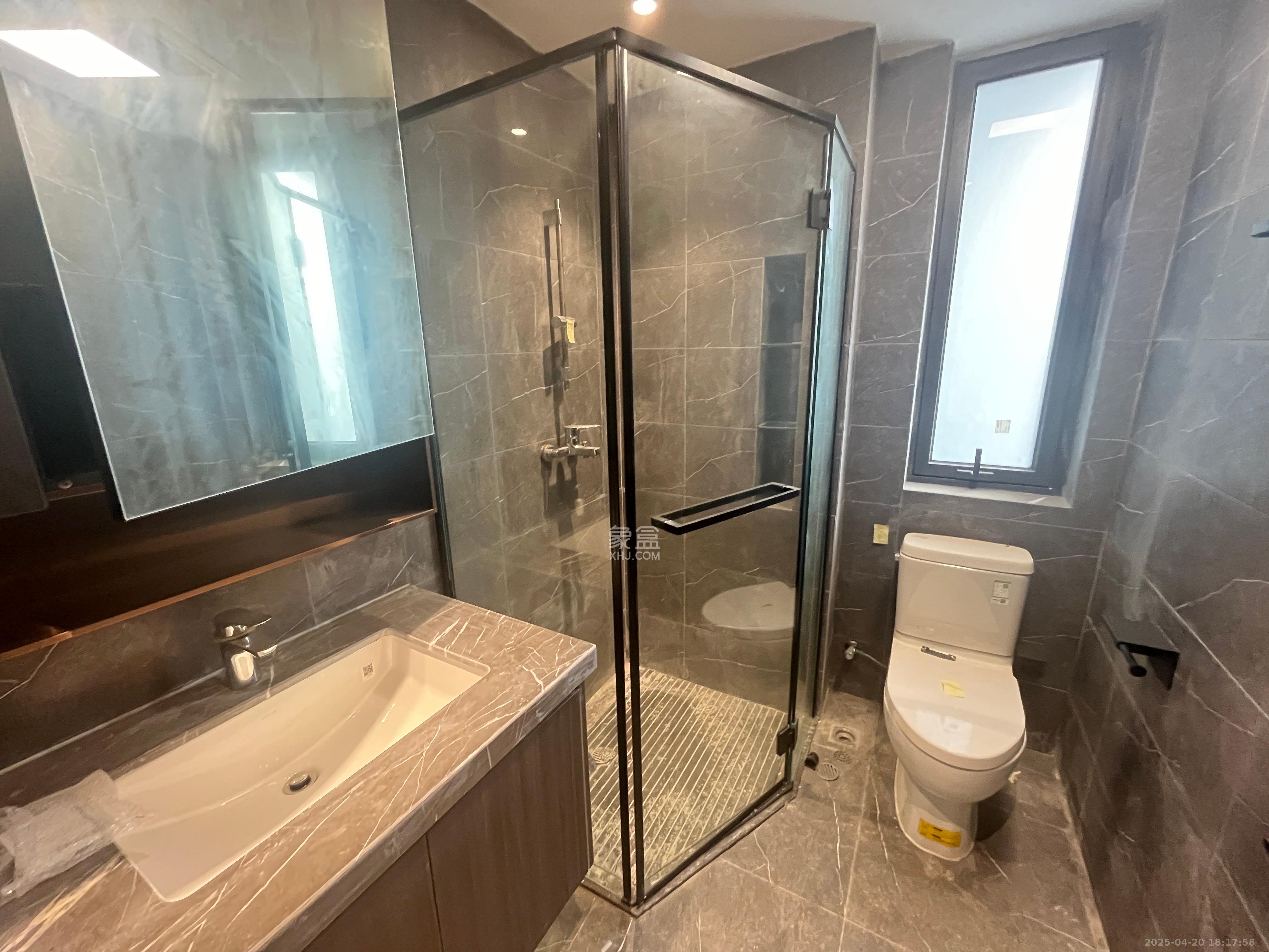 绿地麓云国际一期 4室2厅2卫 5000.0元/月 绿地麓云国际一期 4室2厅2卫 5000.0元/月室内图