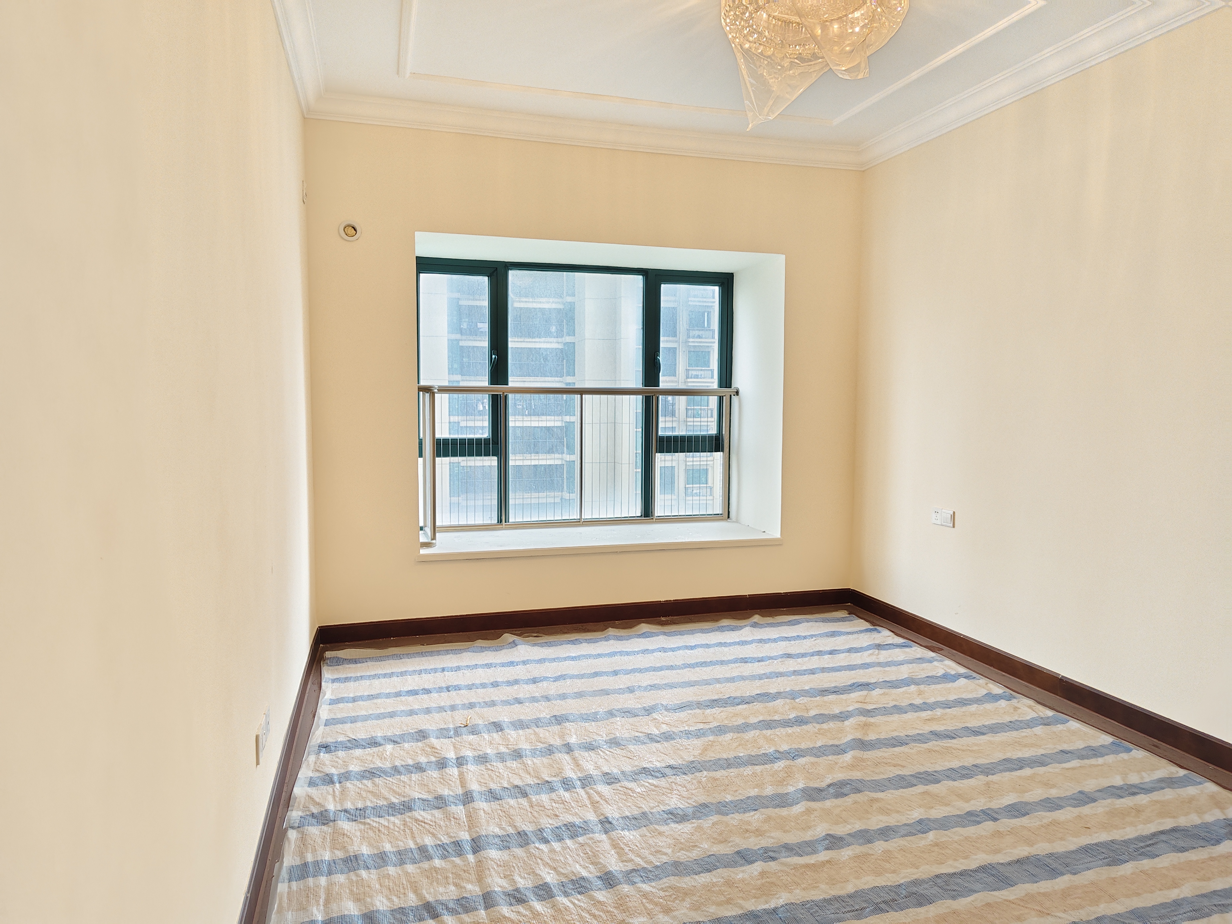 恒大绿洲 3室2厅2卫 1300.0元/月 恒大绿洲 3室2厅2卫 1300.0元/月室内图