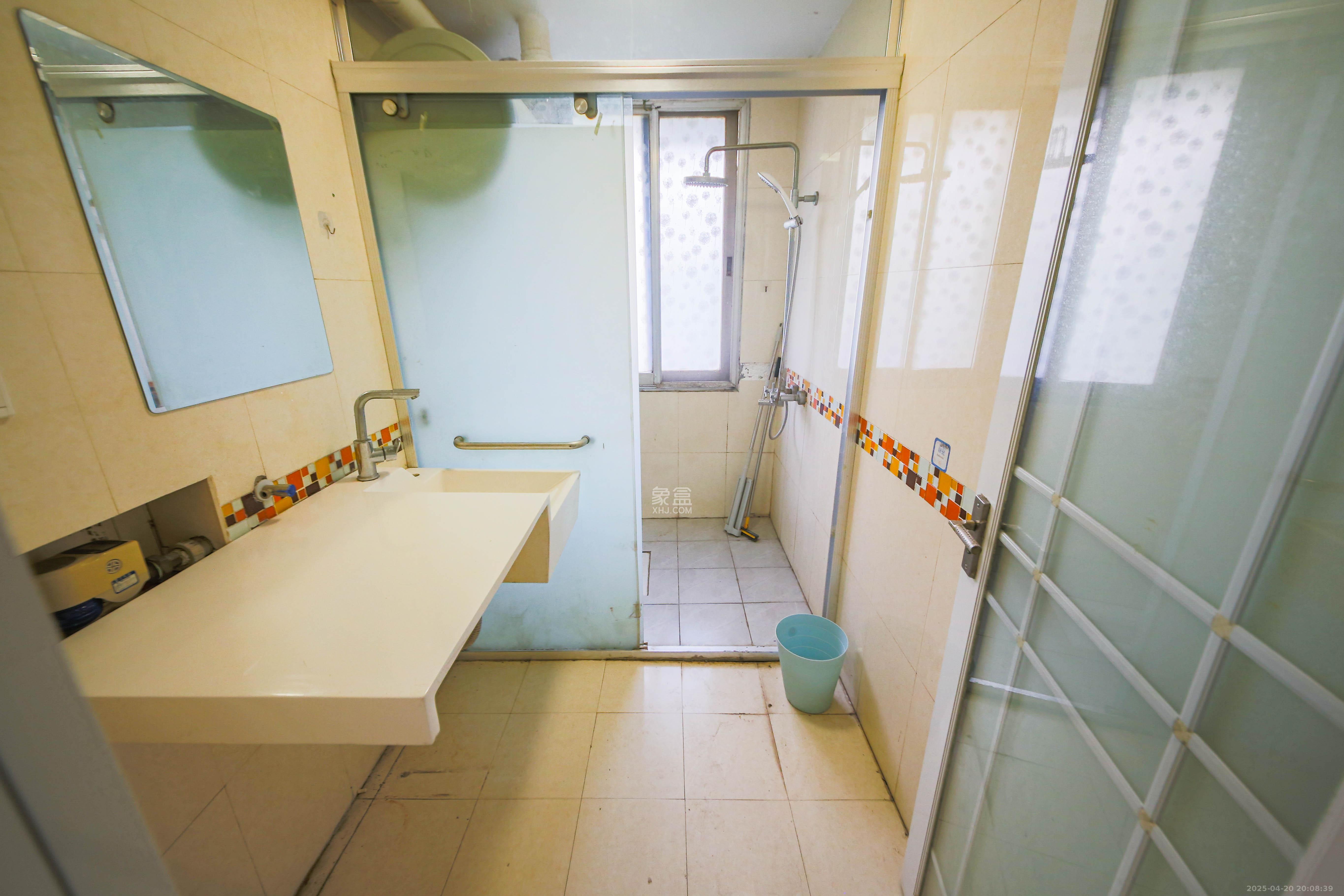 佳乐公寓  3室2厅2卫    56.0万卫生间