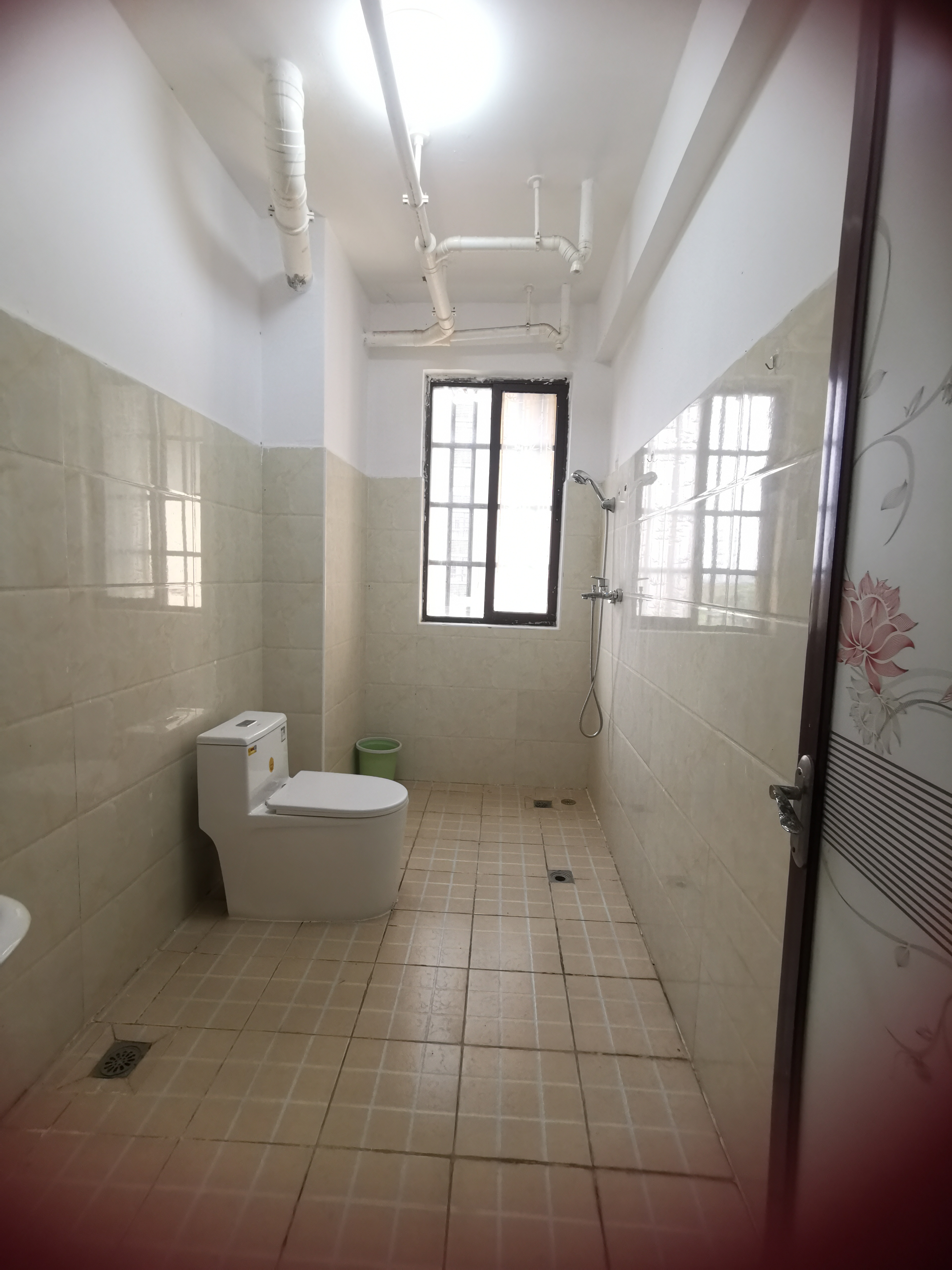 绿地东郡小区  3室2厅2卫   88.00万客厅