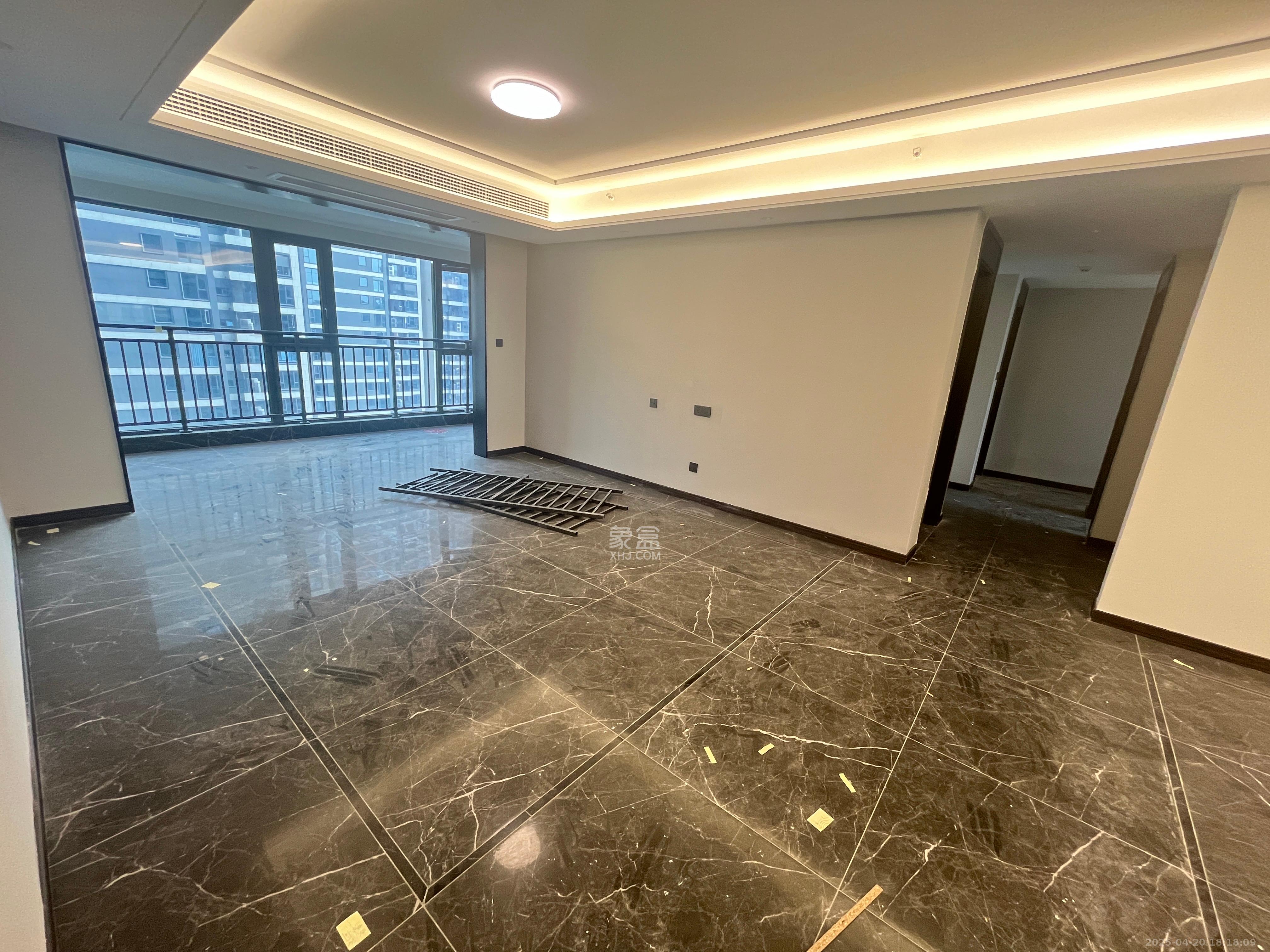 绿地麓云国际一期 4室2厅2卫 5000.0元/月 绿地麓云国际一期 4室2厅2卫 5000.0元/月室内图