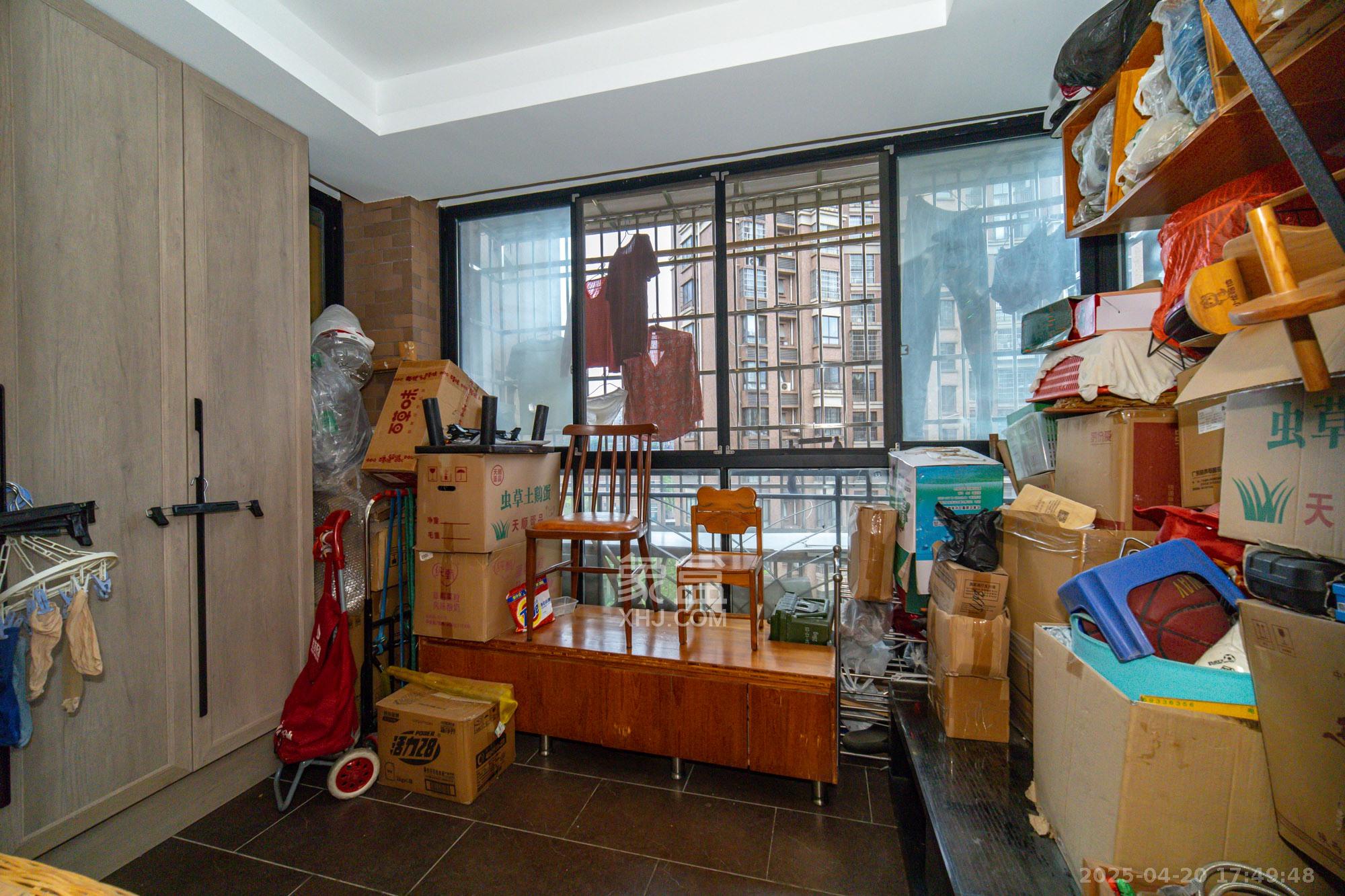 华润凤凰城一期 4室2厅2卫 96.0万 华润凤凰城一期 4室2厅2卫 96.0万阳台