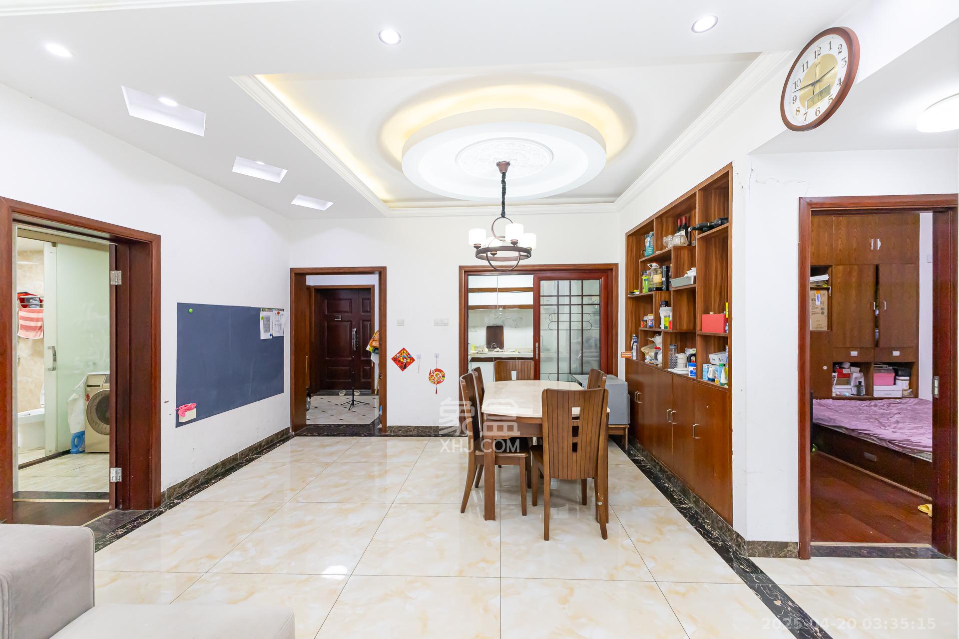 名家翡翠花园 1室2厅1卫 120.0万 名家翡翠花园 1室2厅1卫 120.0万客厅