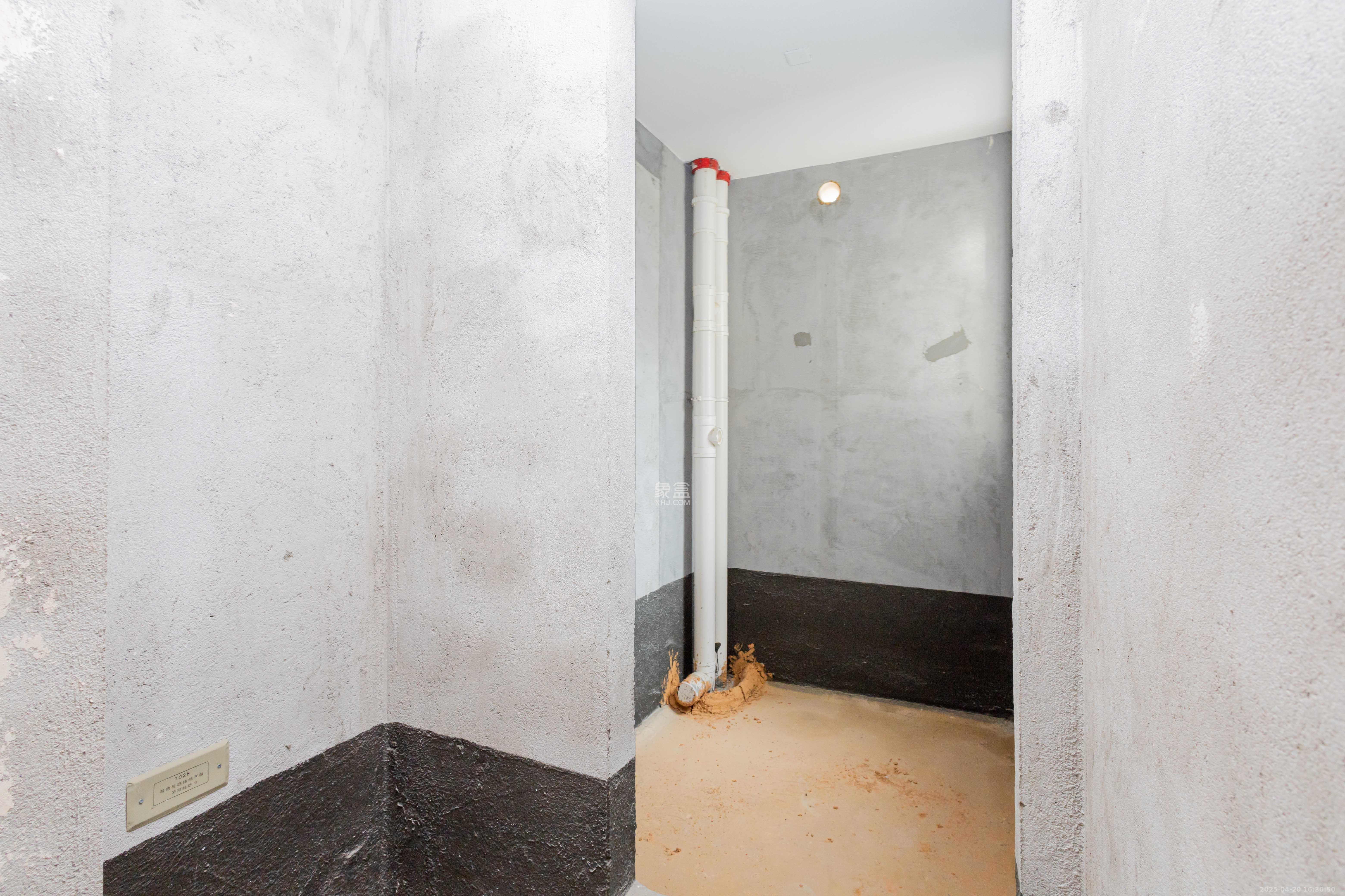 中信城开东宸上品  5室2厅3卫    220.0万 中信城开东宸上品  5室2厅3卫    220.0万卫生间