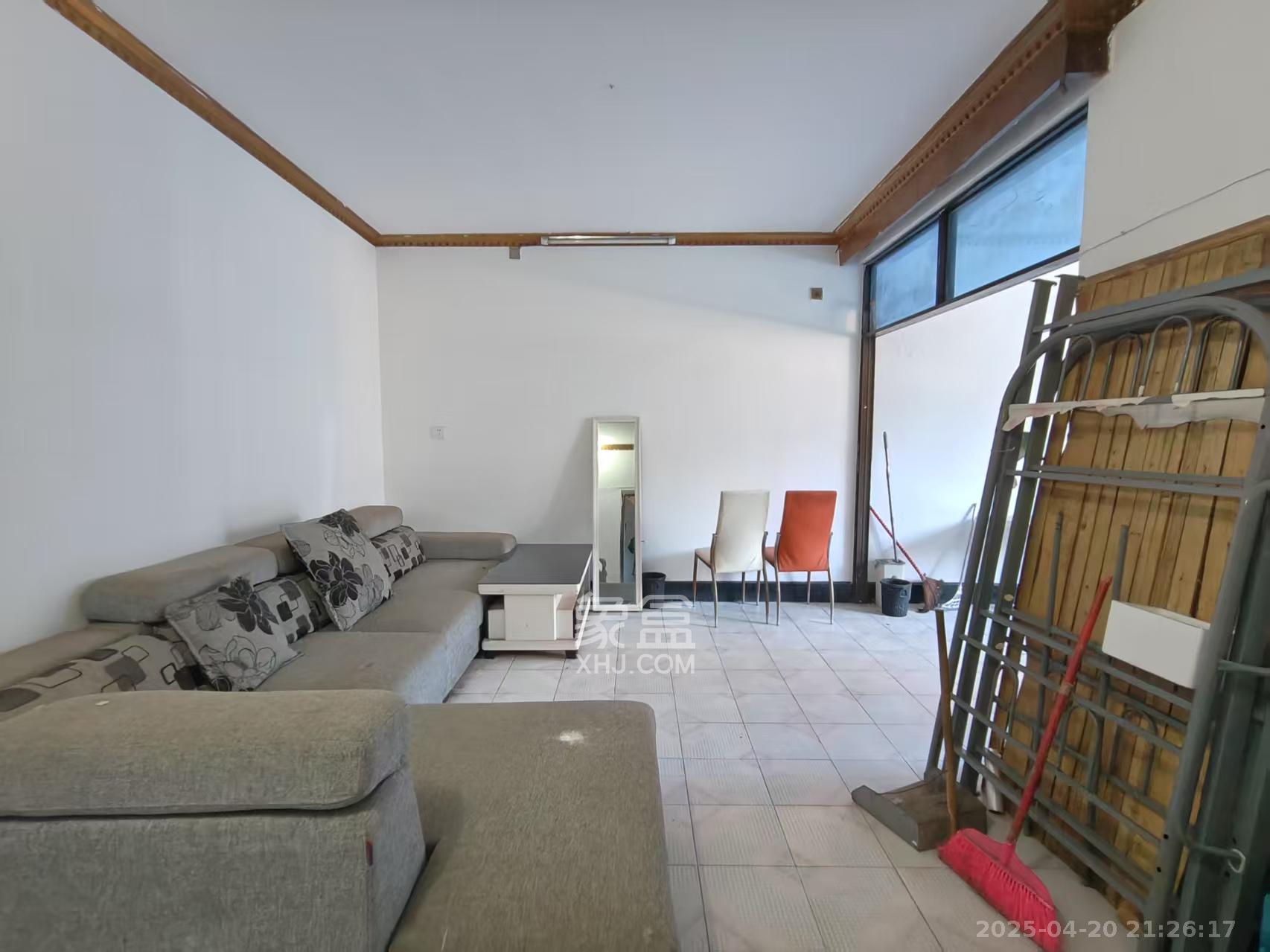 人民新村  2室2厅1卫    2000.0元/月 人民新村  2室2厅1卫    2000.0元/月室内图