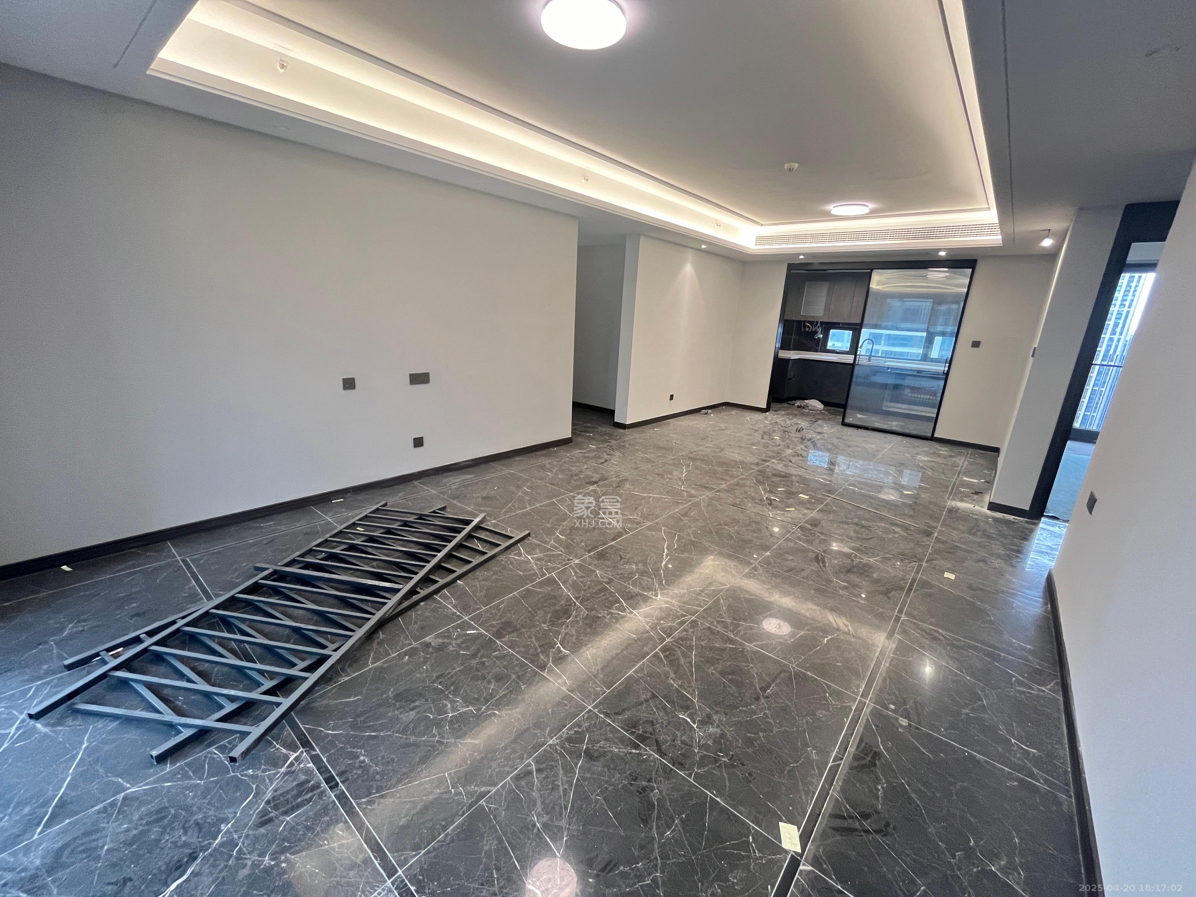 绿地麓云国际一期 4室2厅2卫 5000.0元/月 绿地麓云国际一期 4室2厅2卫 5000.0元/月室内图