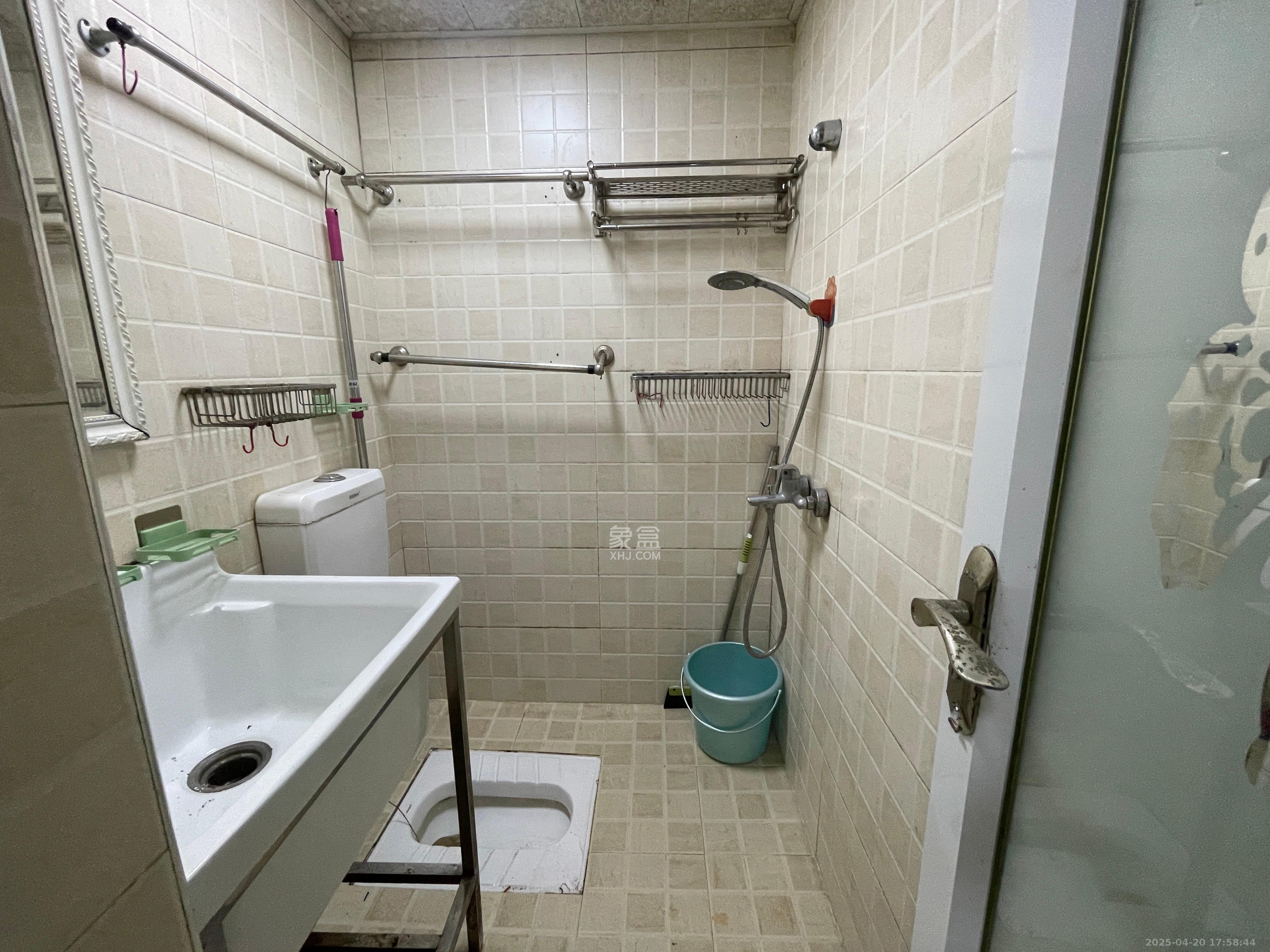 林业厅宿舍  3室1厅1卫    2500.0元/月 林业厅宿舍  3室1厅1卫    2500.0元/月室内图