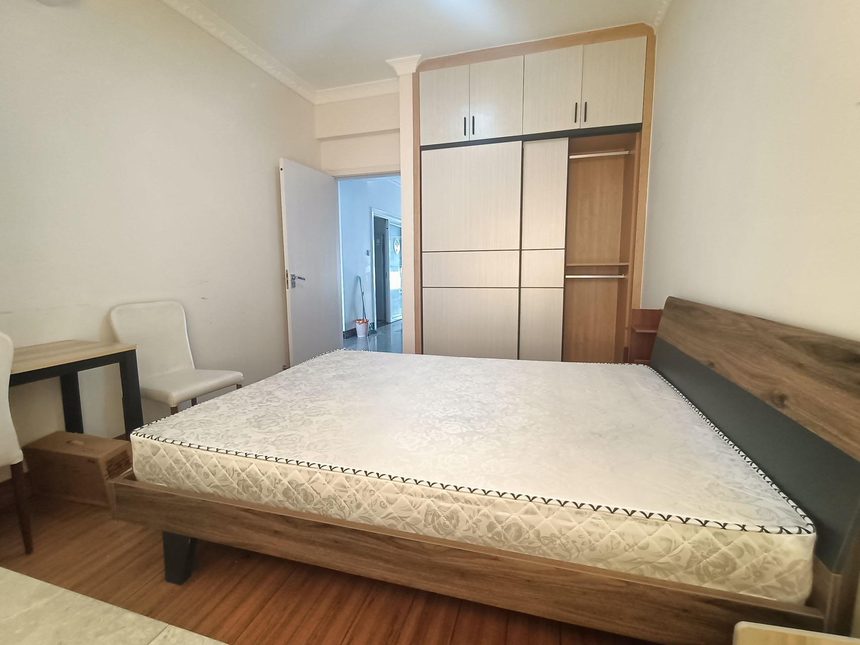 绿地城逸园 3室2厅2卫 138.0万 绿地城逸园 3室2厅2卫 138.0万客厅