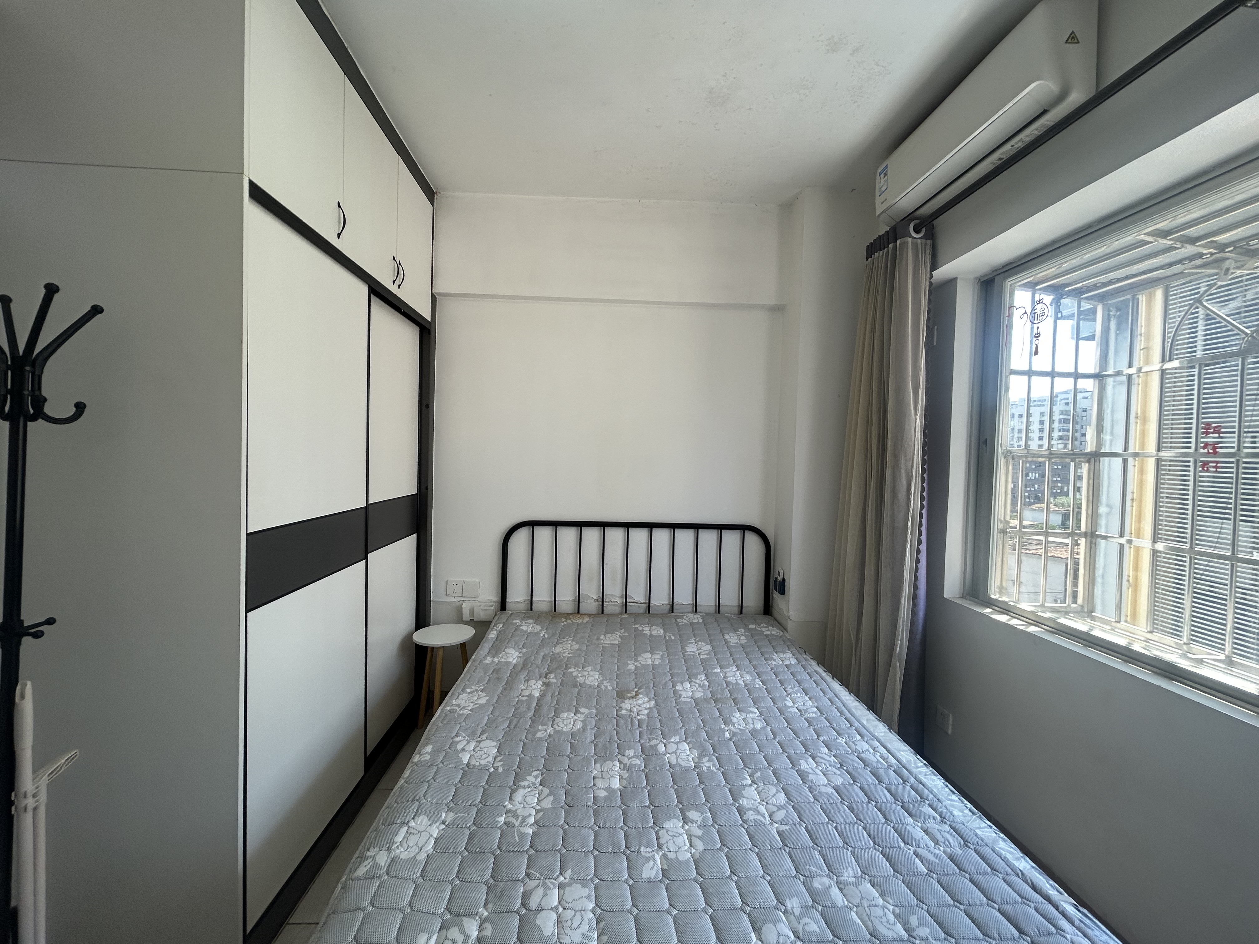 珠江大厦  1室0厅1卫   1100.00元/月