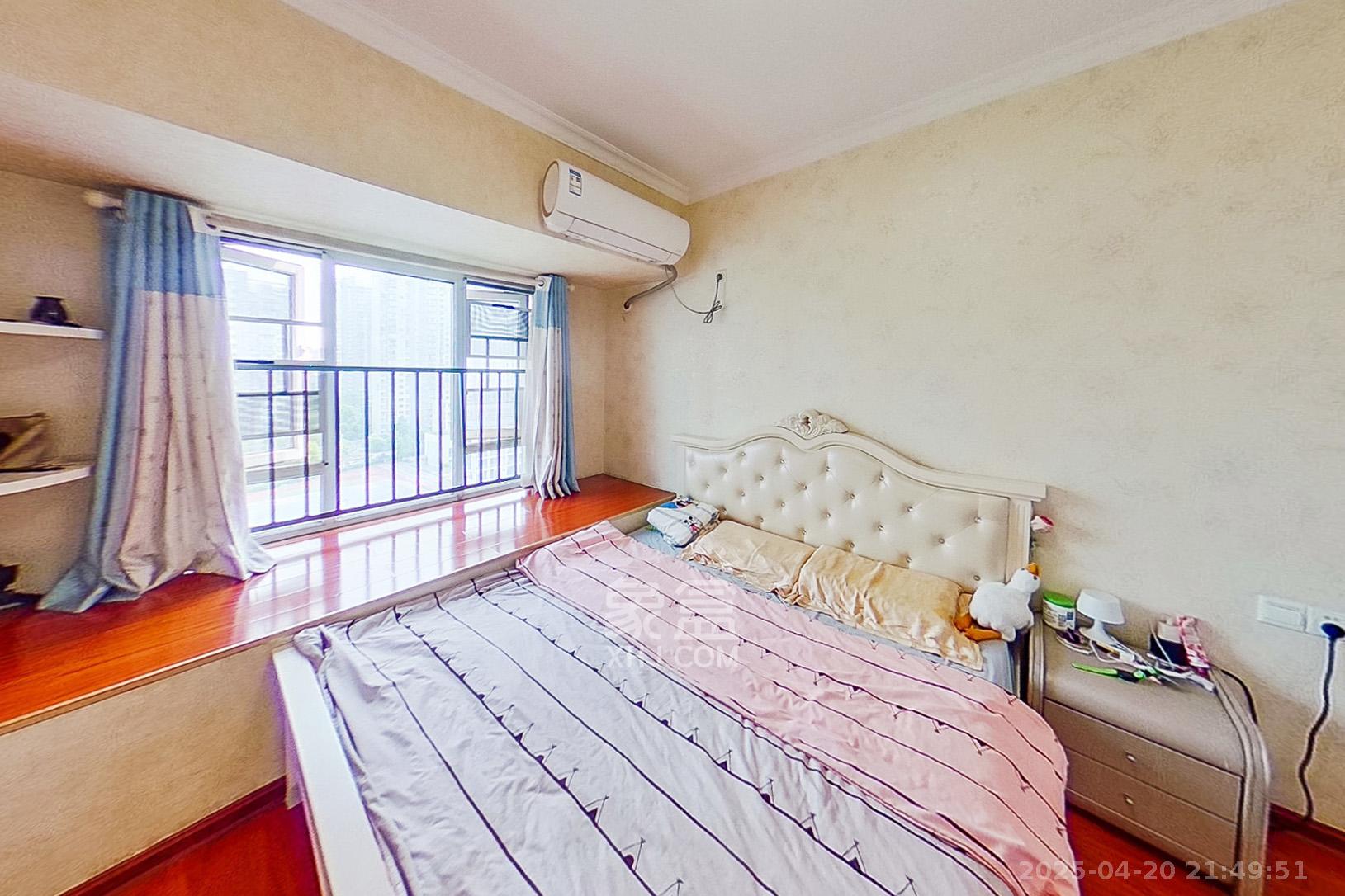 万国城(当代满庭春MOMA)三期 3室2厅1卫 81.0万 万国城(当代满庭春MOMA)三期 3室2厅1卫 81.0万卧室