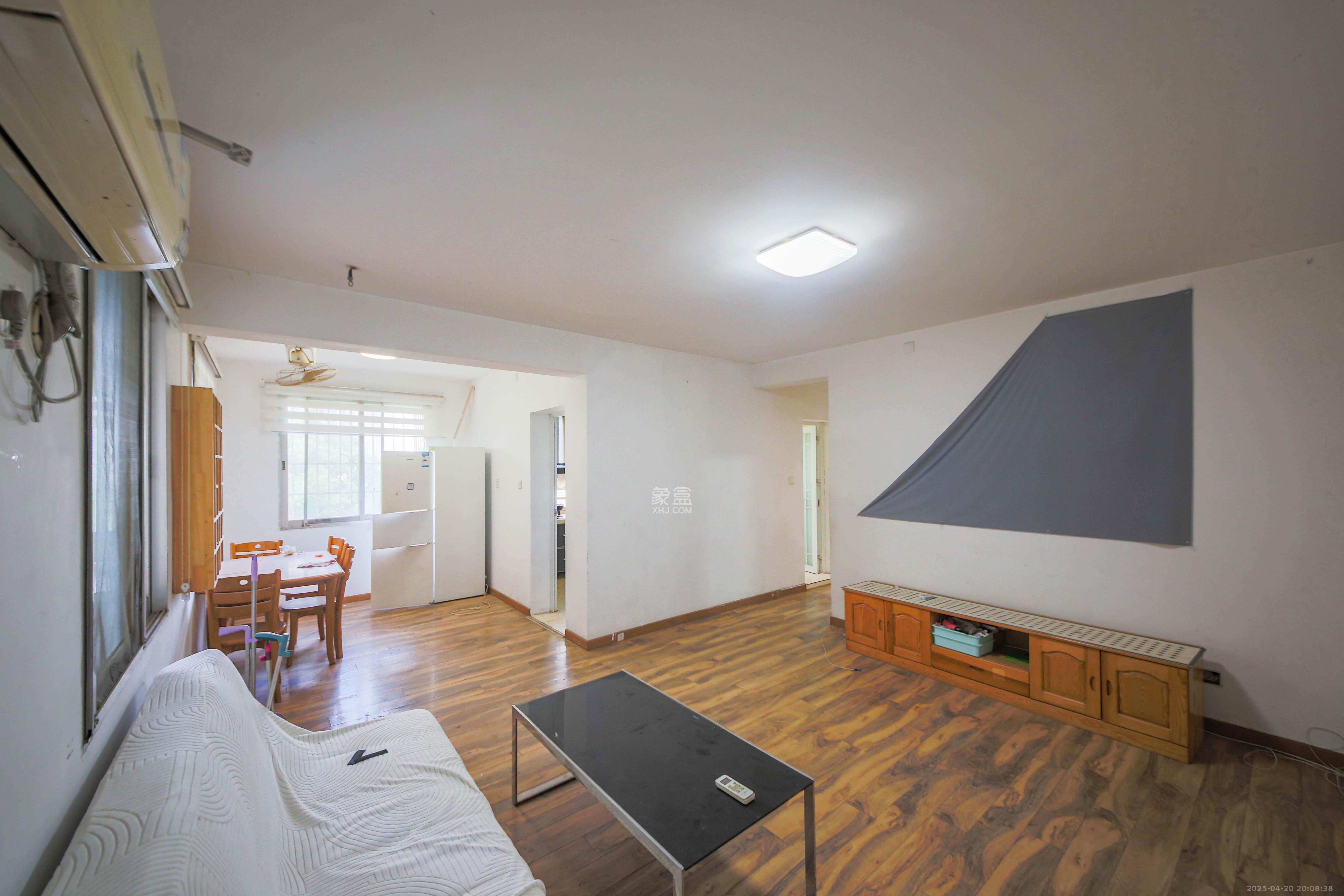 佳乐公寓 3室2厅2卫 56.0万 佳乐公寓 3室2厅2卫 56.0万客厅