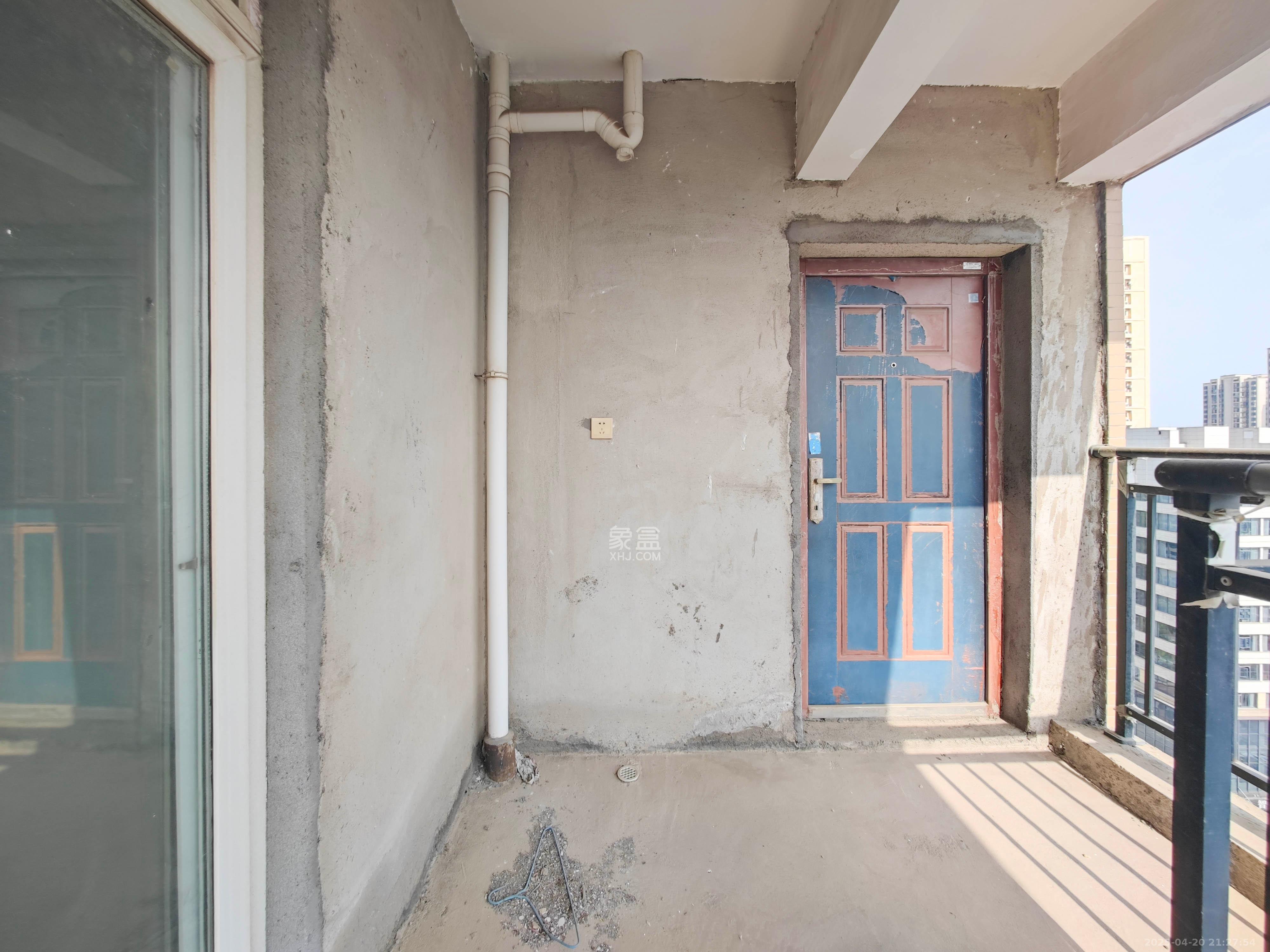 佳辉丽景鑫城  3室2厅1卫    78.0万 佳辉丽景鑫城  3室2厅1卫    78.0万阳台