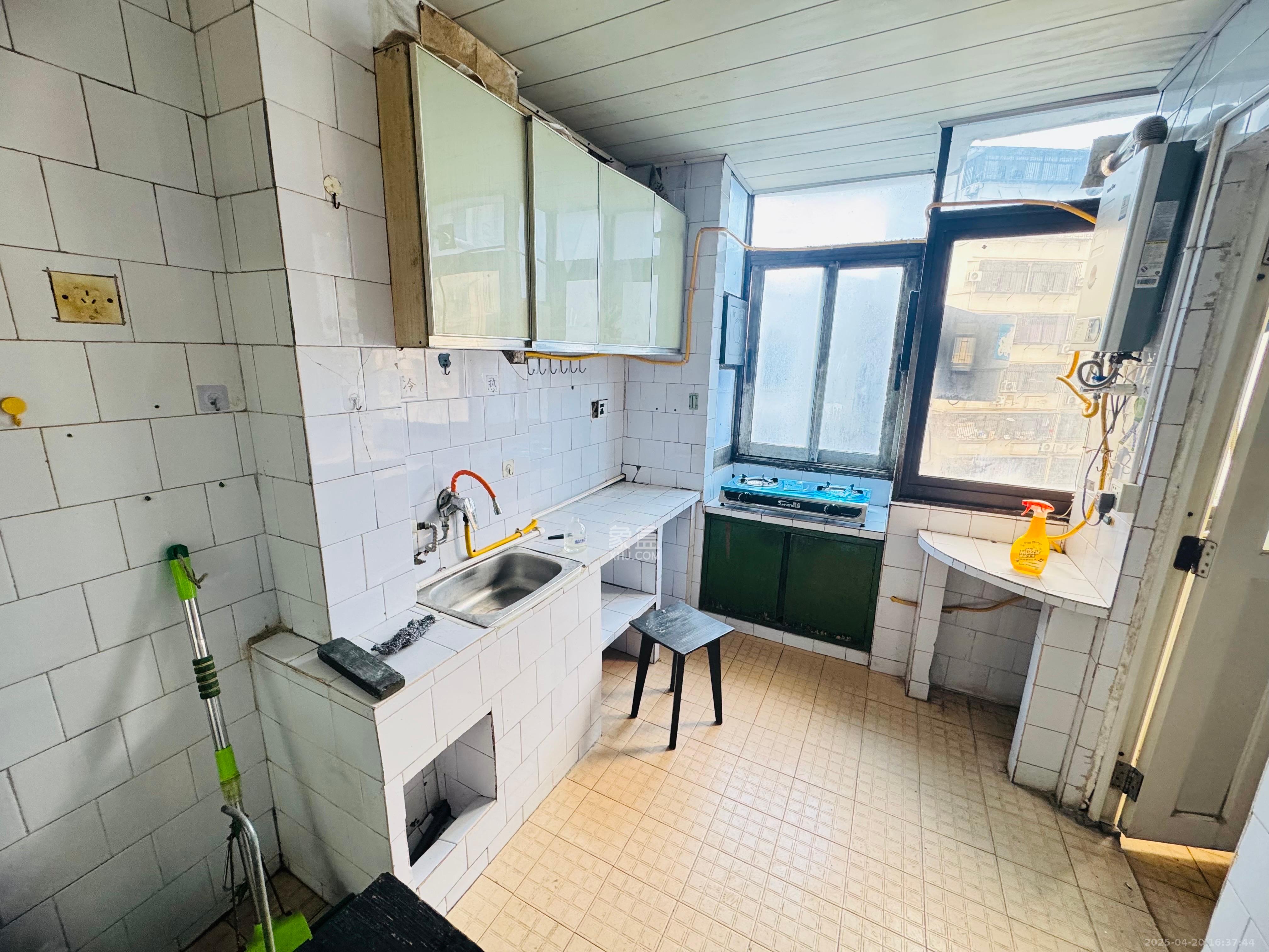 西湖路散盘  3室1厅1卫    3500.0元/月室内图