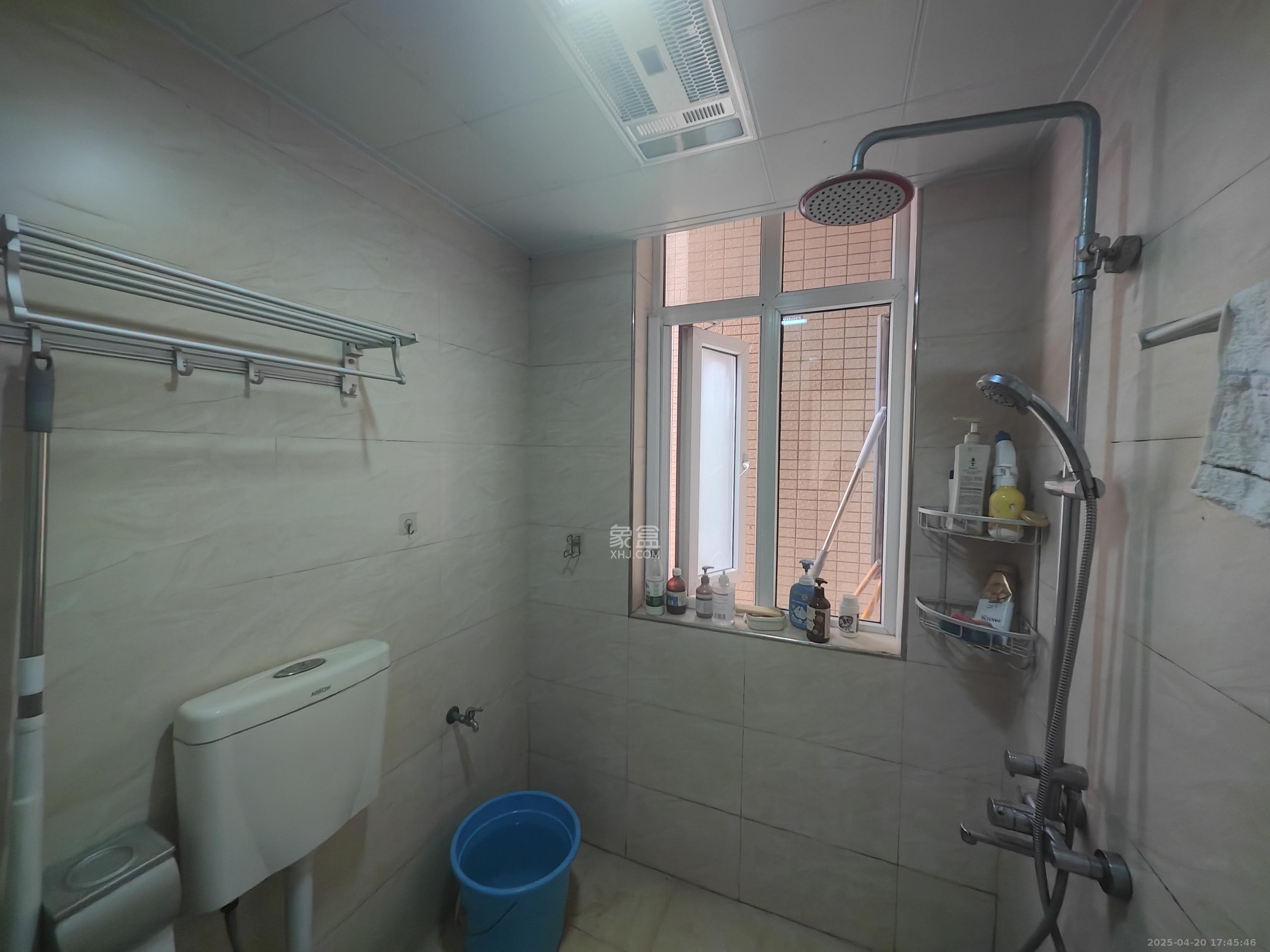 泊爱蓝湾 3室2厅2卫 3200.0元/月 泊爱蓝湾 3室2厅2卫 3200.0元/月室内图