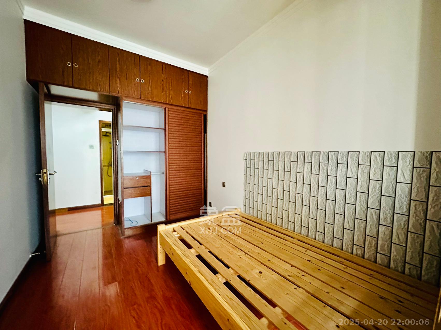 麓山枫情  3室2厅2卫   2600.00元/月室内图