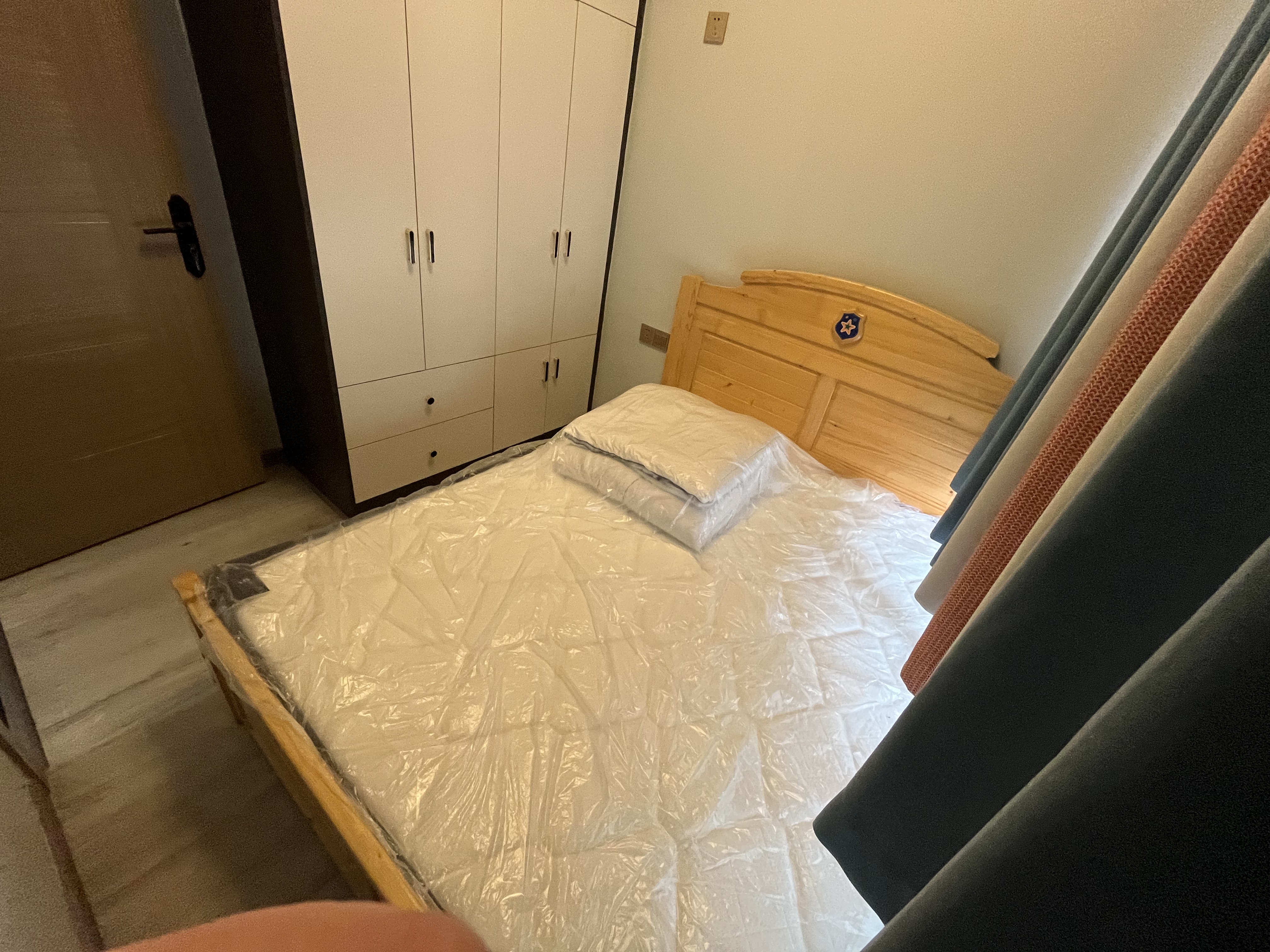 珠江愉景新城  2室2厅1卫   1800.00元/月室内图