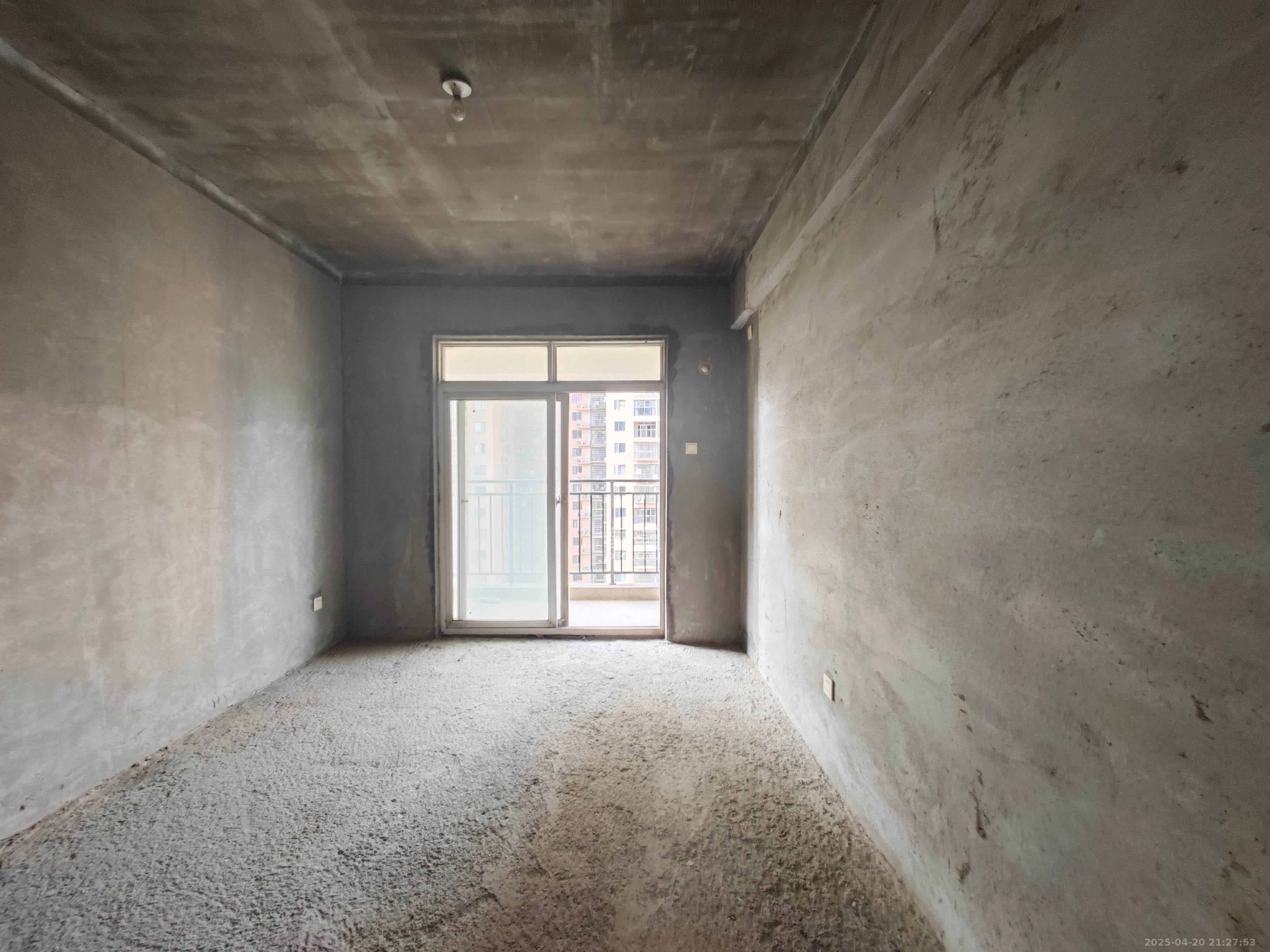 佳辉丽景鑫城  3室2厅1卫    78.0万 佳辉丽景鑫城  3室2厅1卫    78.0万卧室