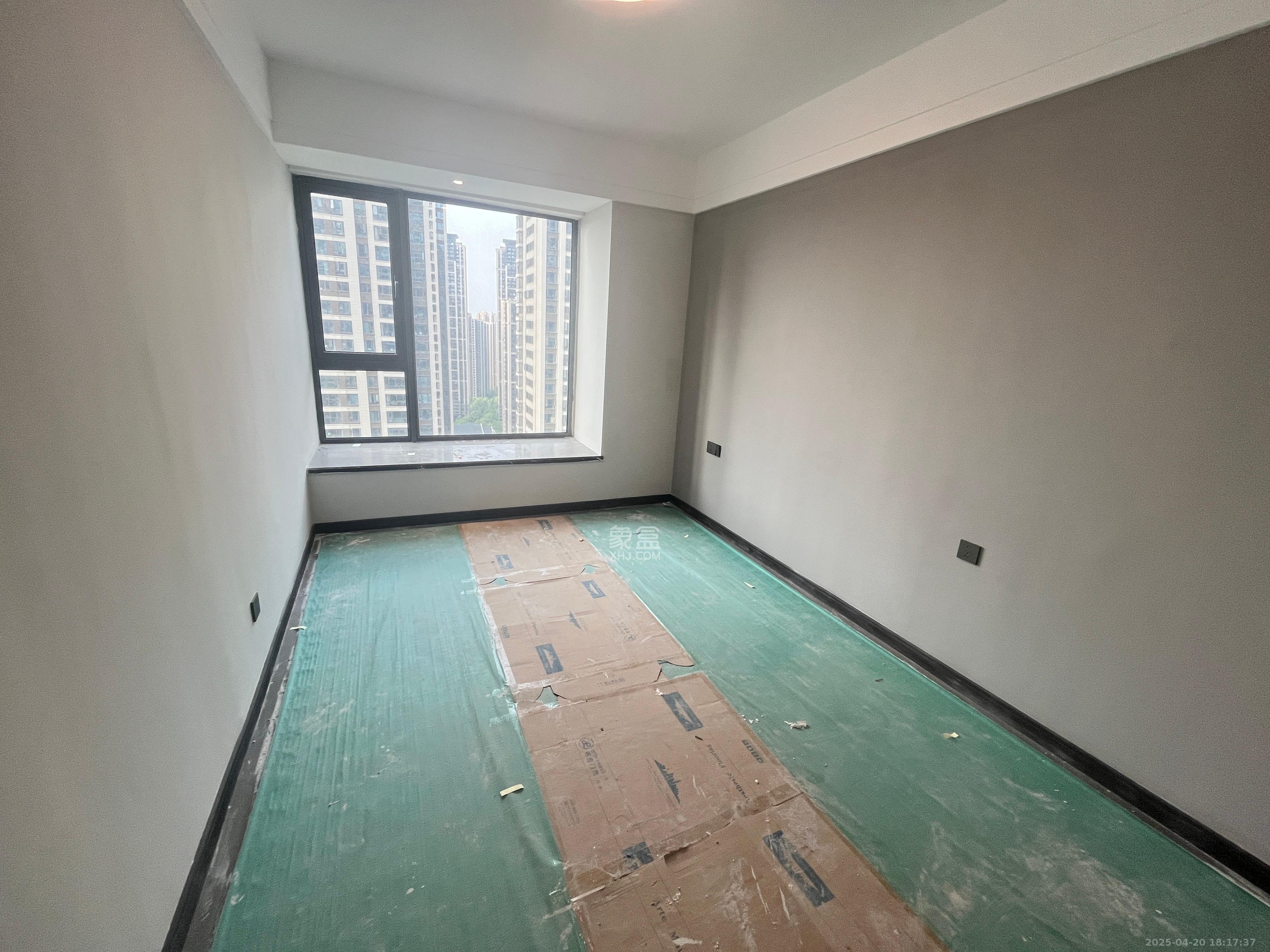 绿地麓云国际一期 4室2厅2卫 5000.0元/月 绿地麓云国际一期 4室2厅2卫 5000.0元/月室内图