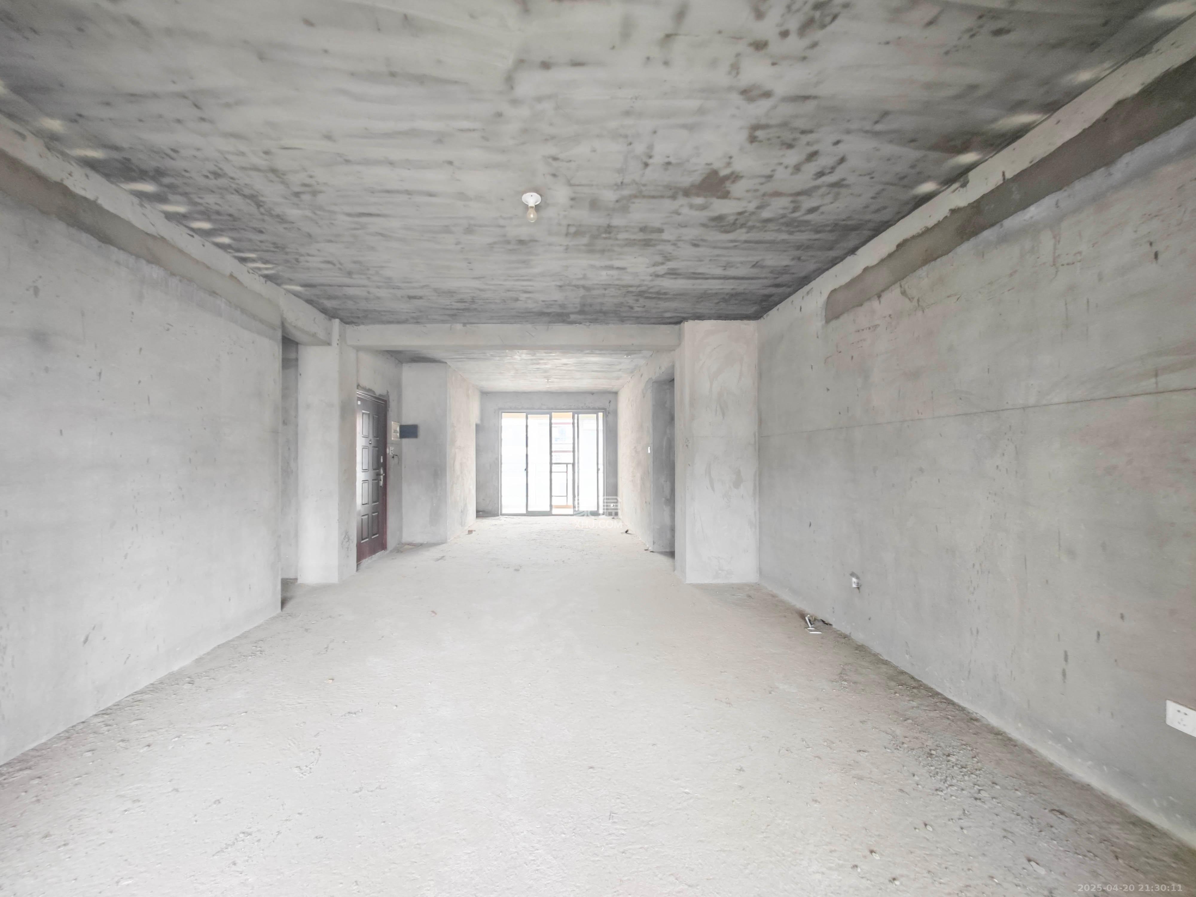 华盛世纪新城 4室2厅2卫 155.0万 华盛世纪新城 4室2厅2卫 155.0万客厅