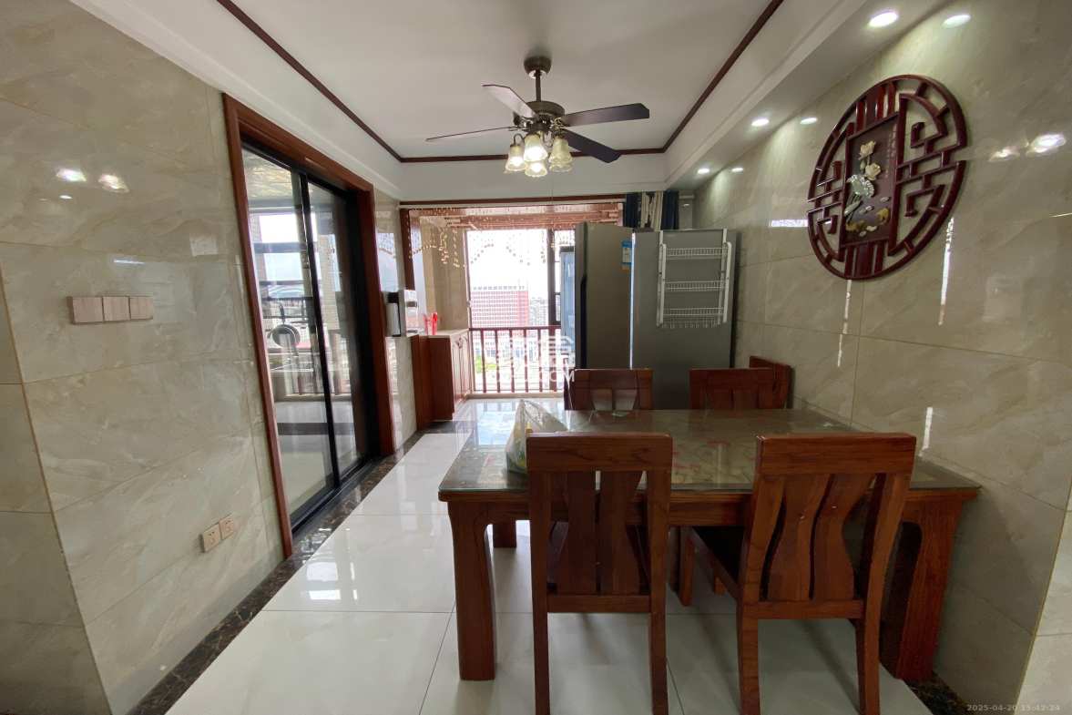 中泰财富湘江 3室2厅2卫 2600.0元/月 中泰财富湘江 3室2厅2卫 2600.0元/月室内图