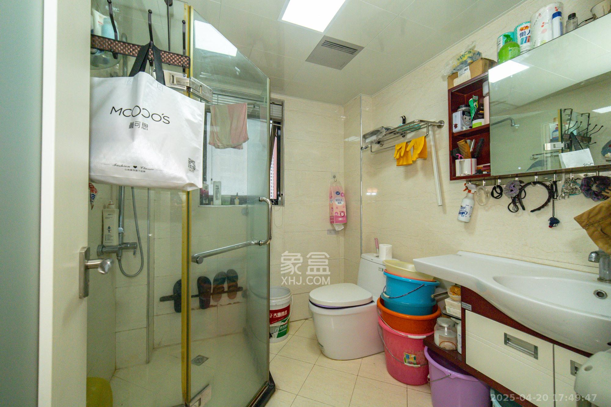 华润凤凰城一期 4室2厅2卫 96.0万 华润凤凰城一期 4室2厅2卫 96.0万卫生间