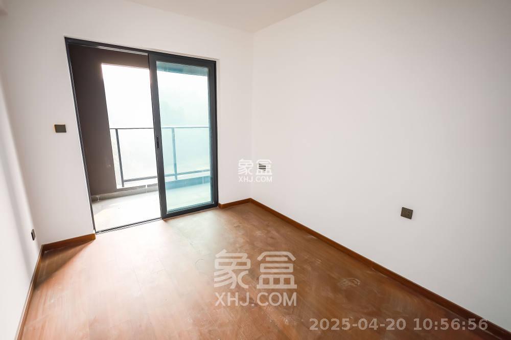 招商麓山府  4室2厅2卫    3600.0元/月室内图