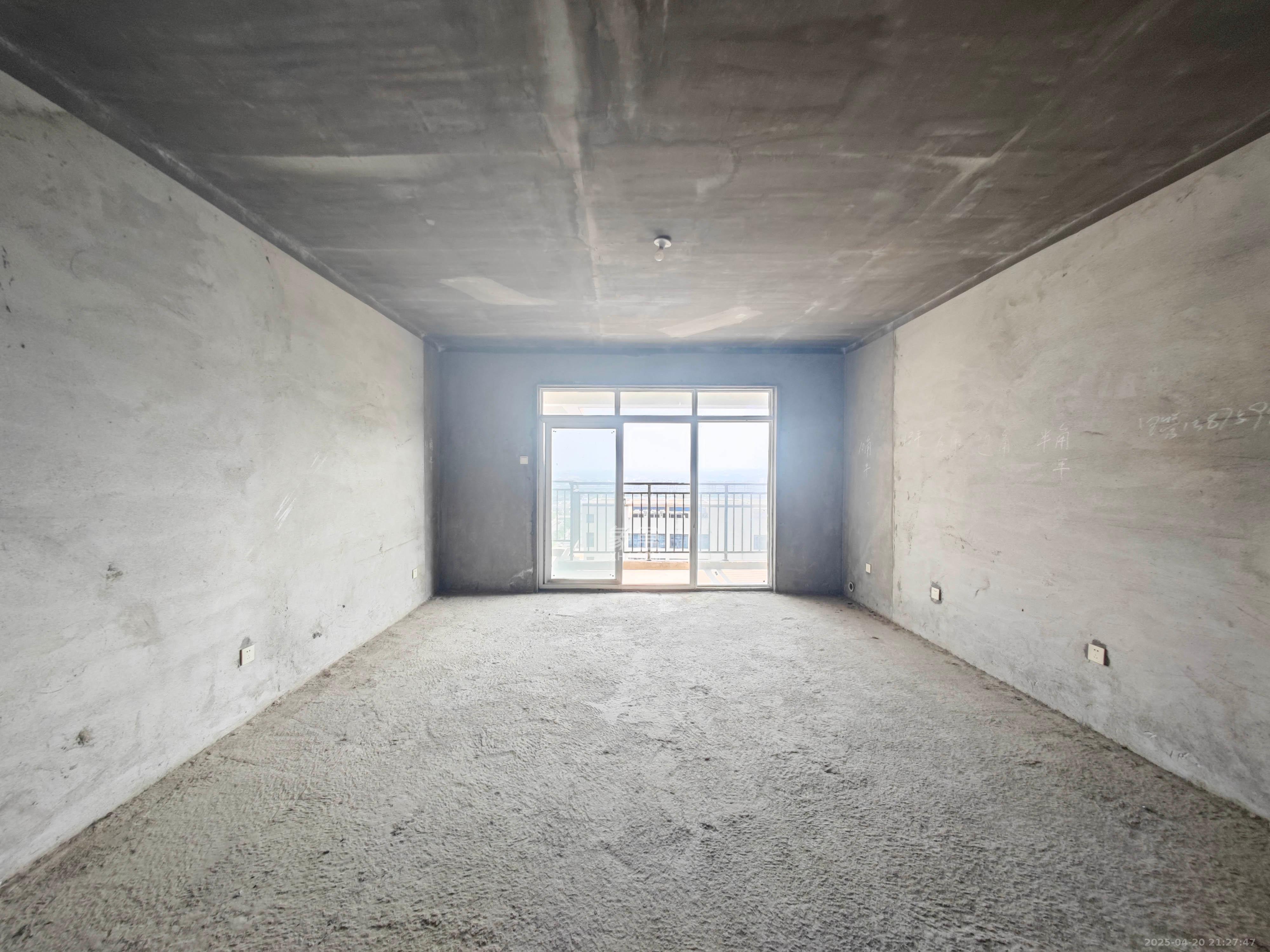 佳辉丽景鑫城  3室2厅1卫    78.0万 佳辉丽景鑫城  3室2厅1卫    78.0万客厅