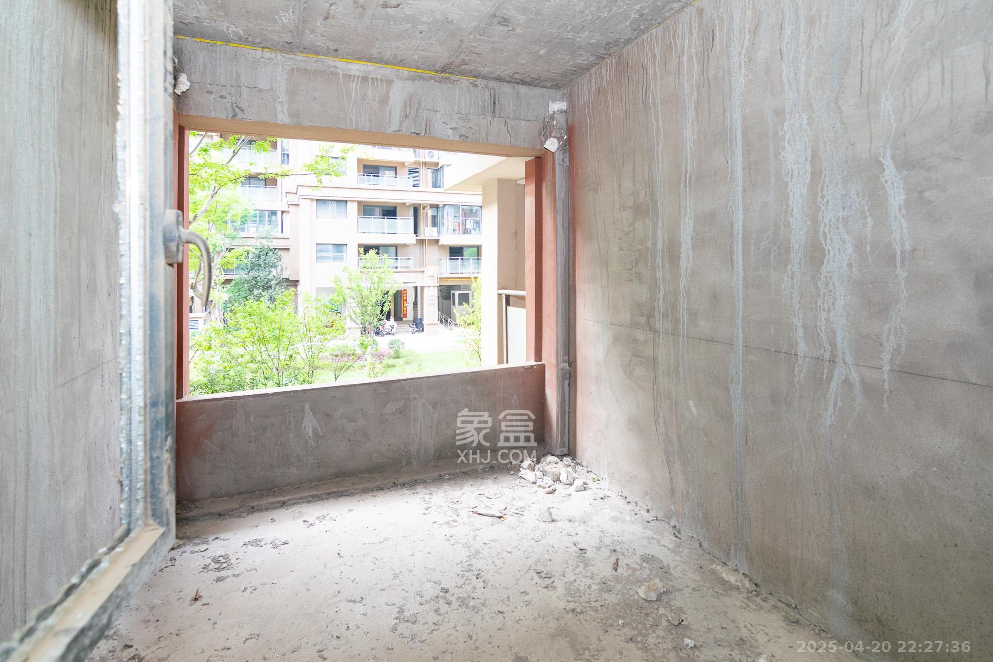 朗诗麓岛 4室2厅2卫 85.0万 朗诗麓岛 4室2厅2卫 85.0万卧室