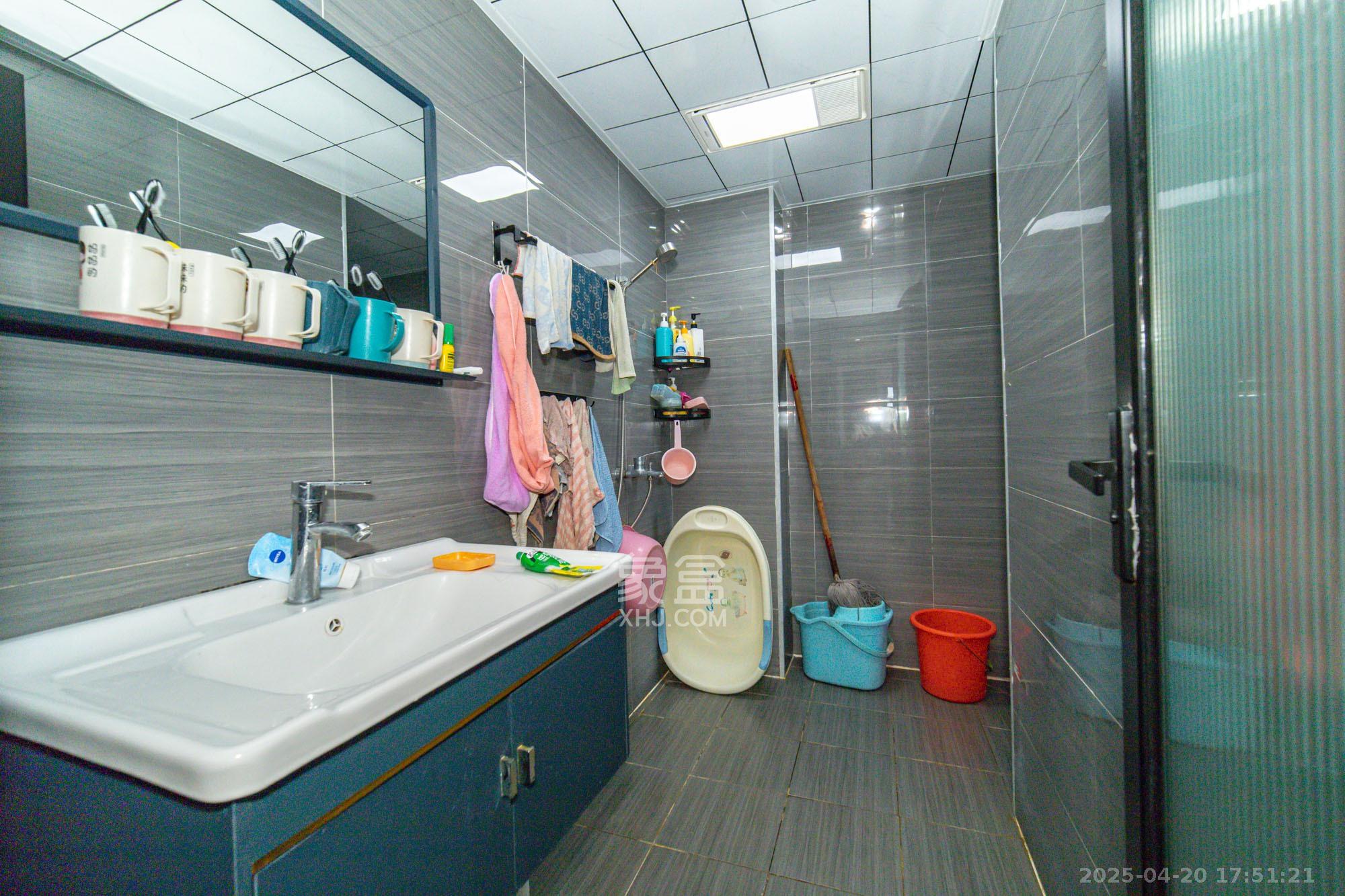 星湖湾二期高层 3室2厅1卫 79.8万 星湖湾二期高层 3室2厅1卫 79.8万卫生间