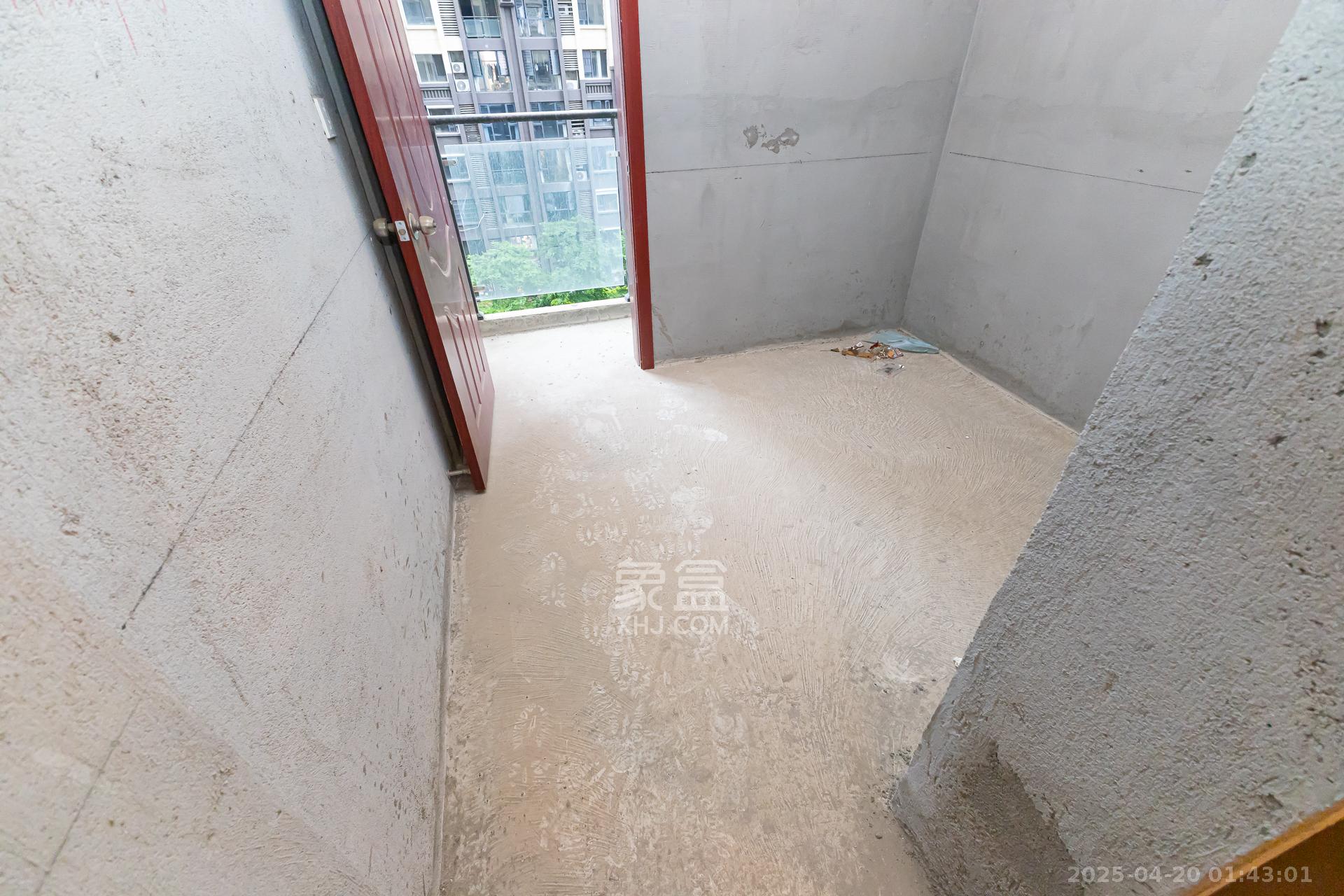 明发阅江悦府  3室2厅2卫   96.00万卧室