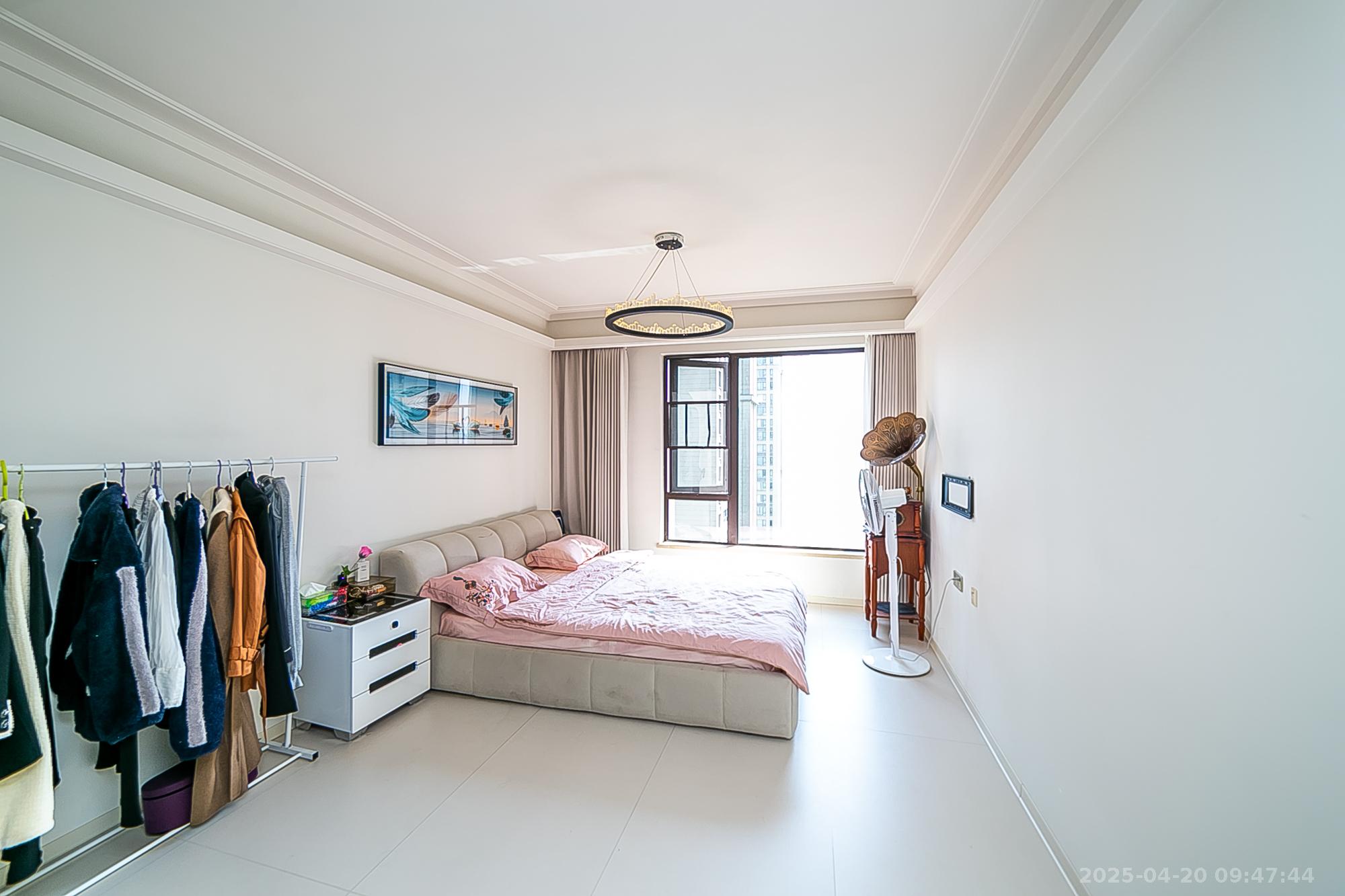 万科紫台 3室2厅2卫 270.0万 万科紫台 3室2厅2卫 270.0万卧室